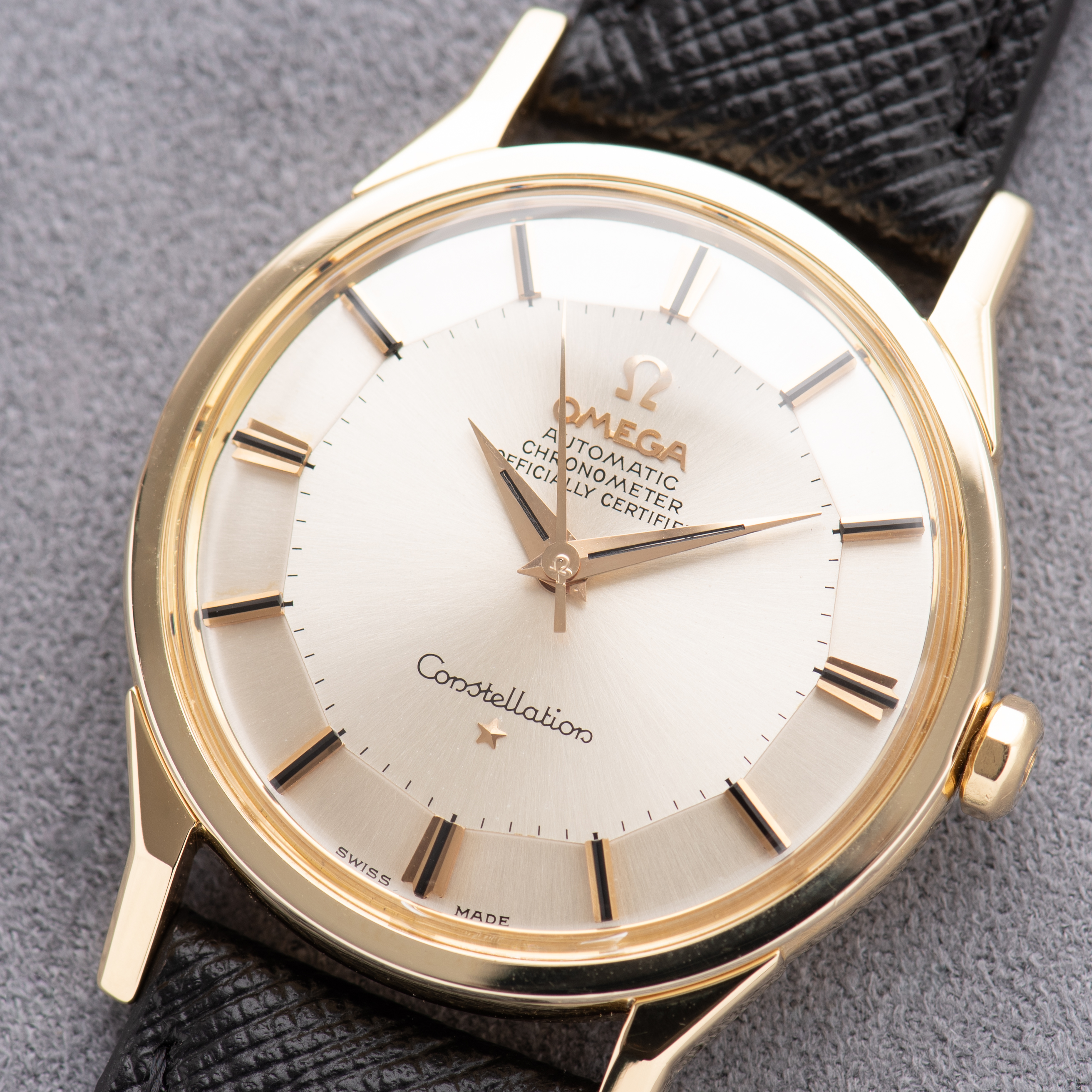 Vue de Omega Automatic Chronometer Constellation Pie Pan 18K Gold from 1963 Réf 167.005