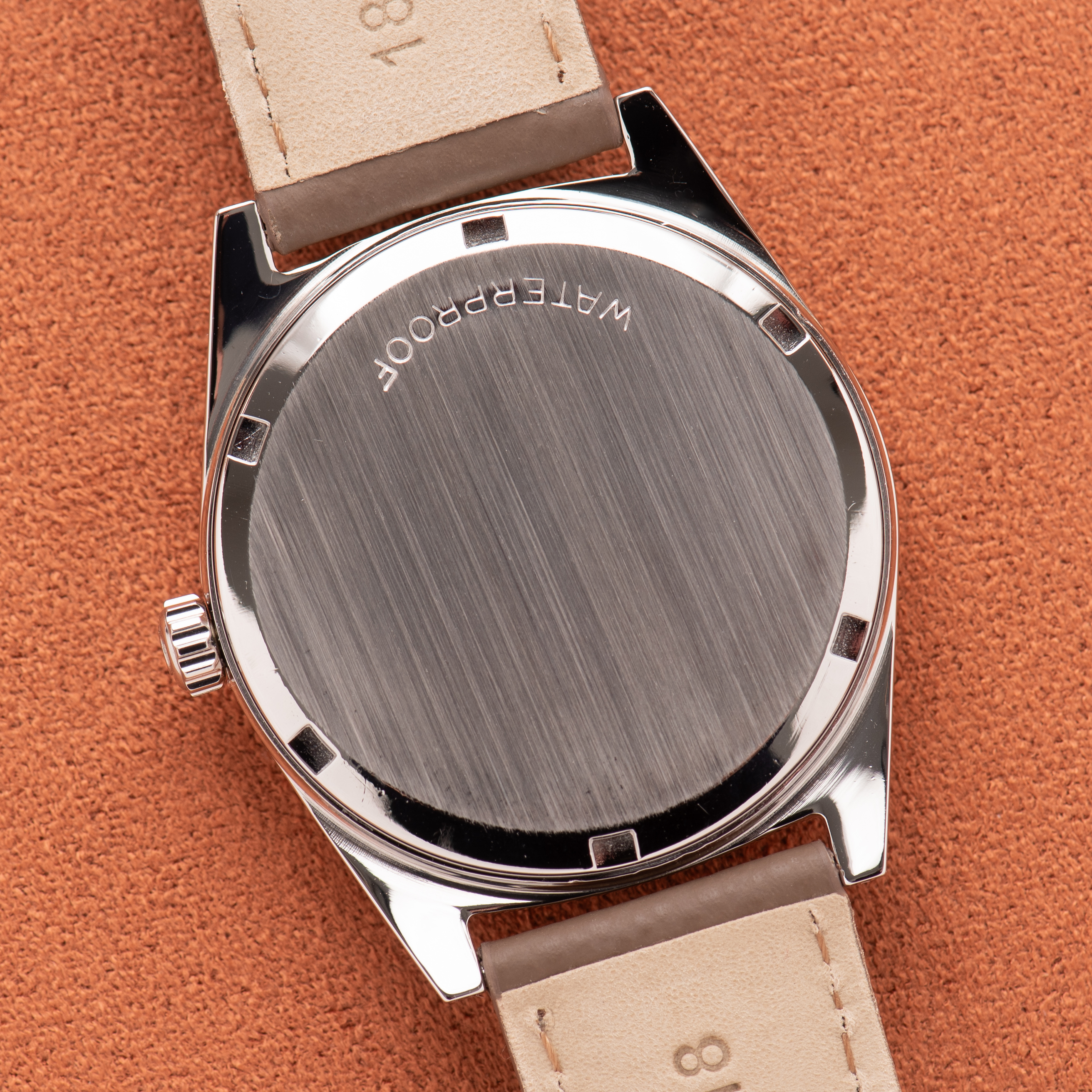 View of Omega Genève Creme Dial mécanique réf 136.041 from 1968