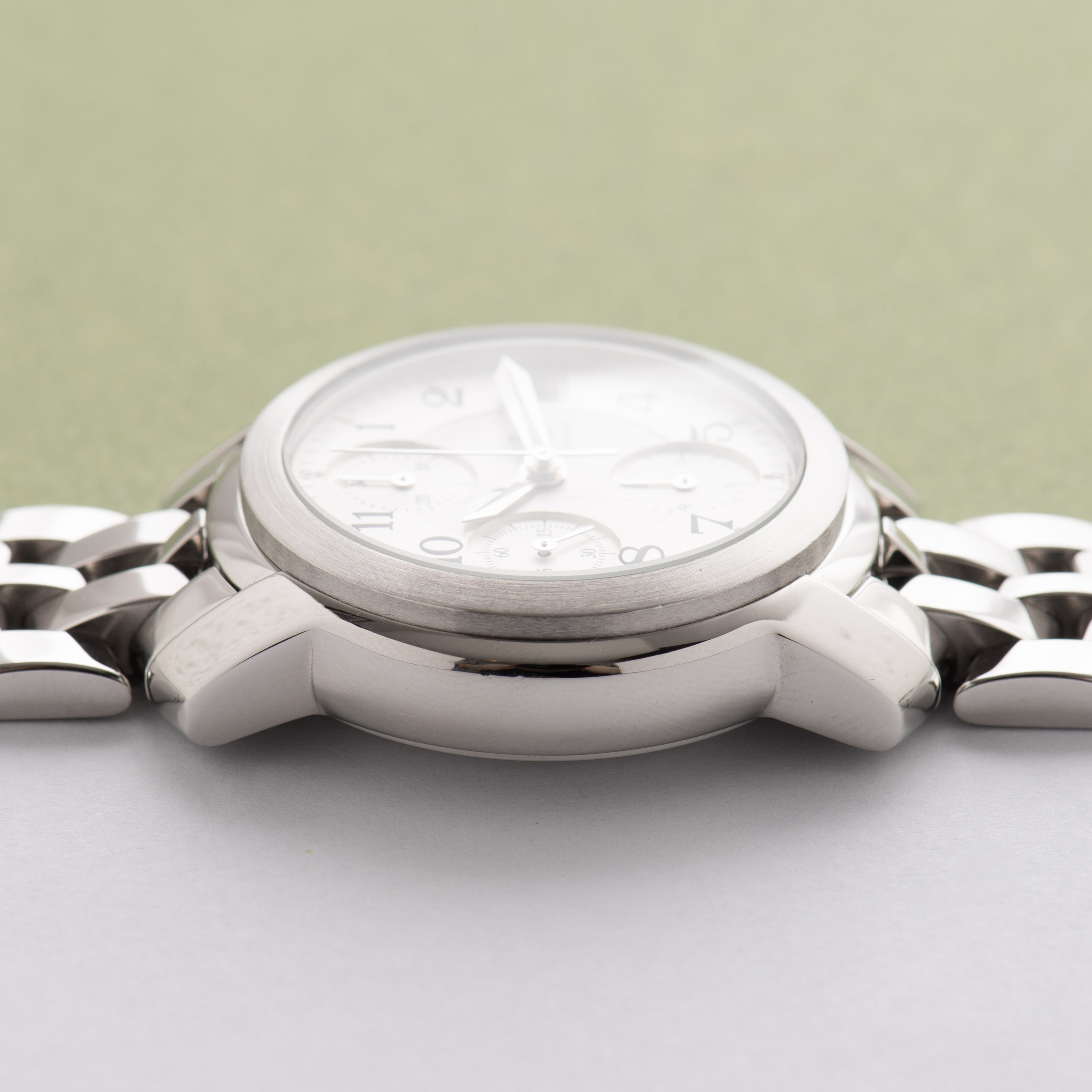 View of Baume & Mercier Genève Capeland Chronograph White dial Valjoux 7750
