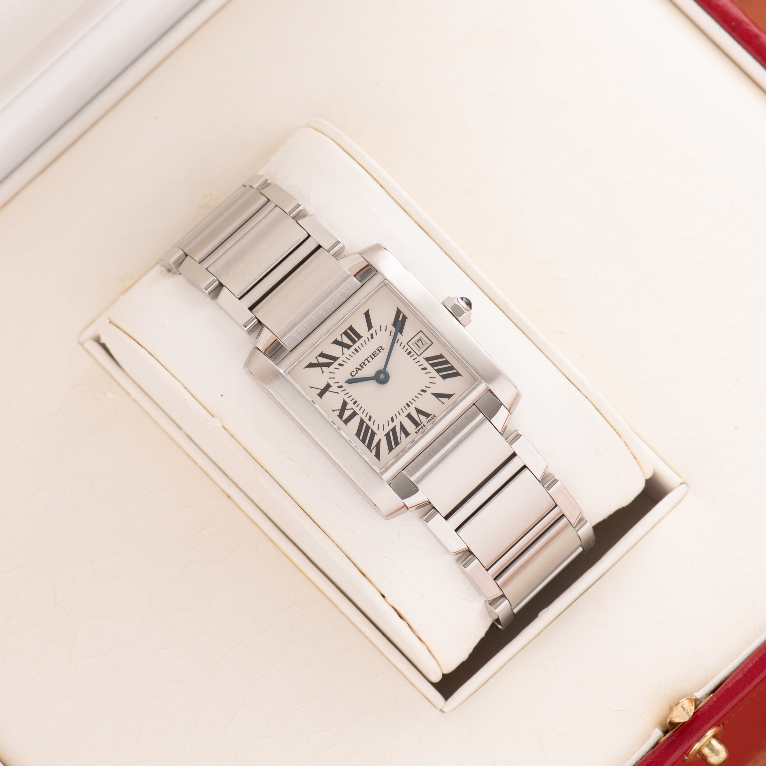 Zicht op Cartier Tank Franse Roman Dial Ref 2485 Volledige set + nieuwe reinigingsset