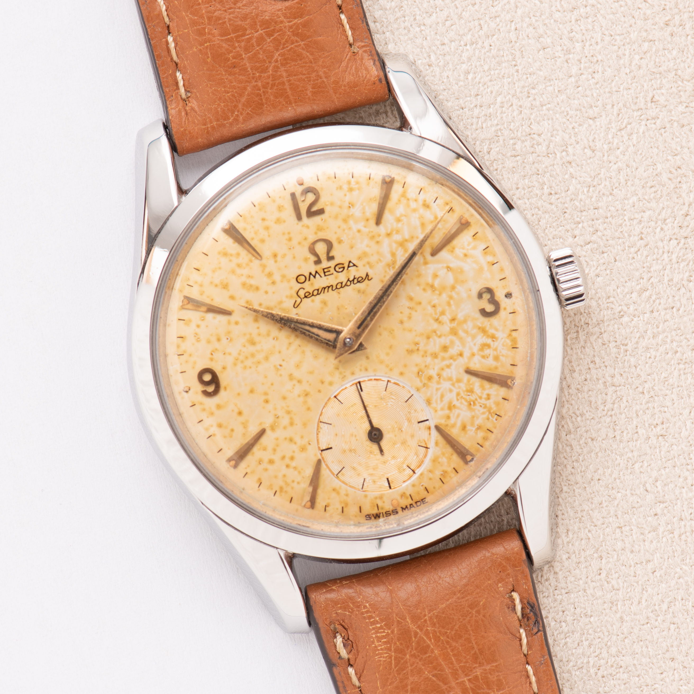 View of Omega Seamaster Petite seconde Patina Dial réf 2937-3 from 1958