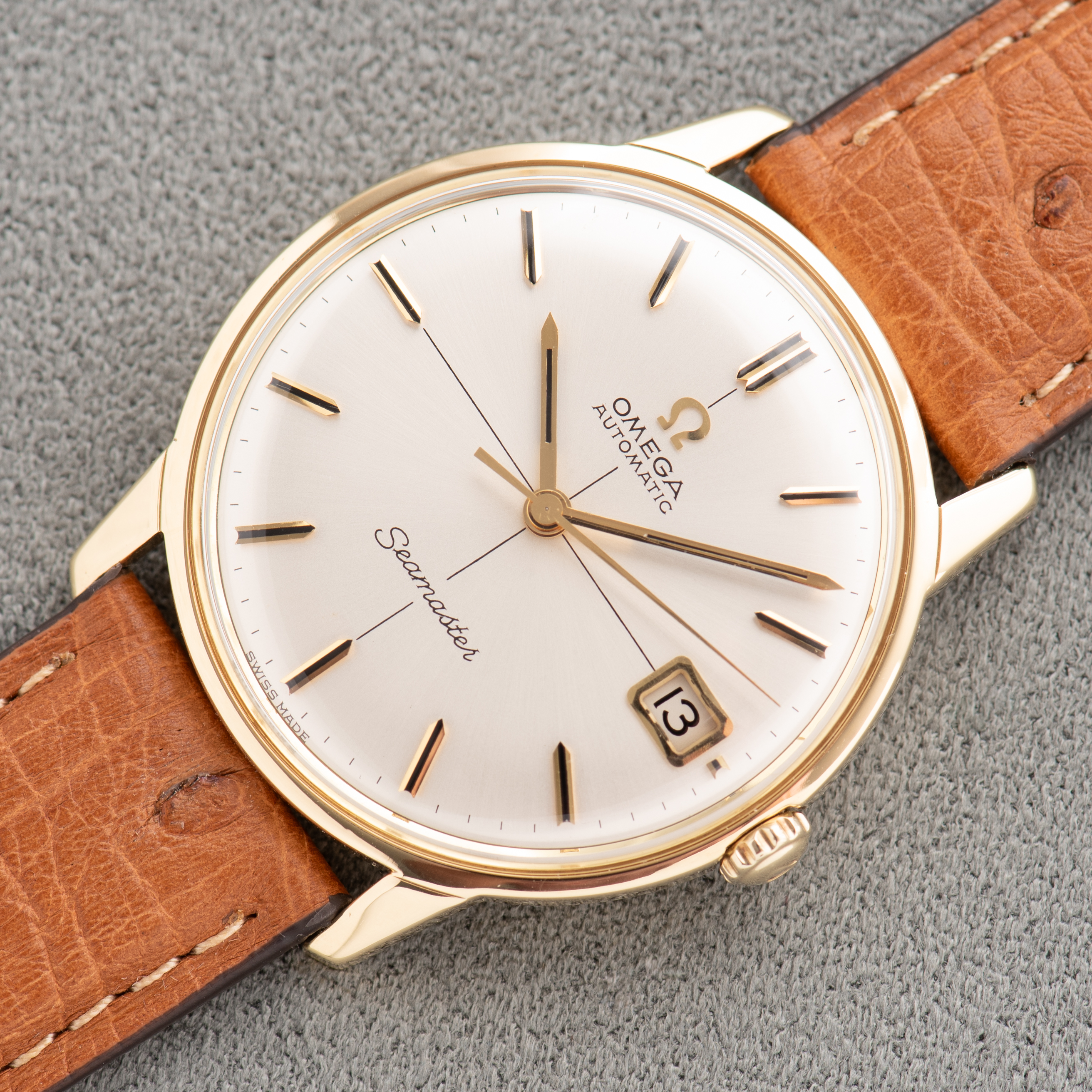 View of Omega Automatic Seamaster "Crosshair" Dial Date Gold 18k from 1966 Ref 166.001