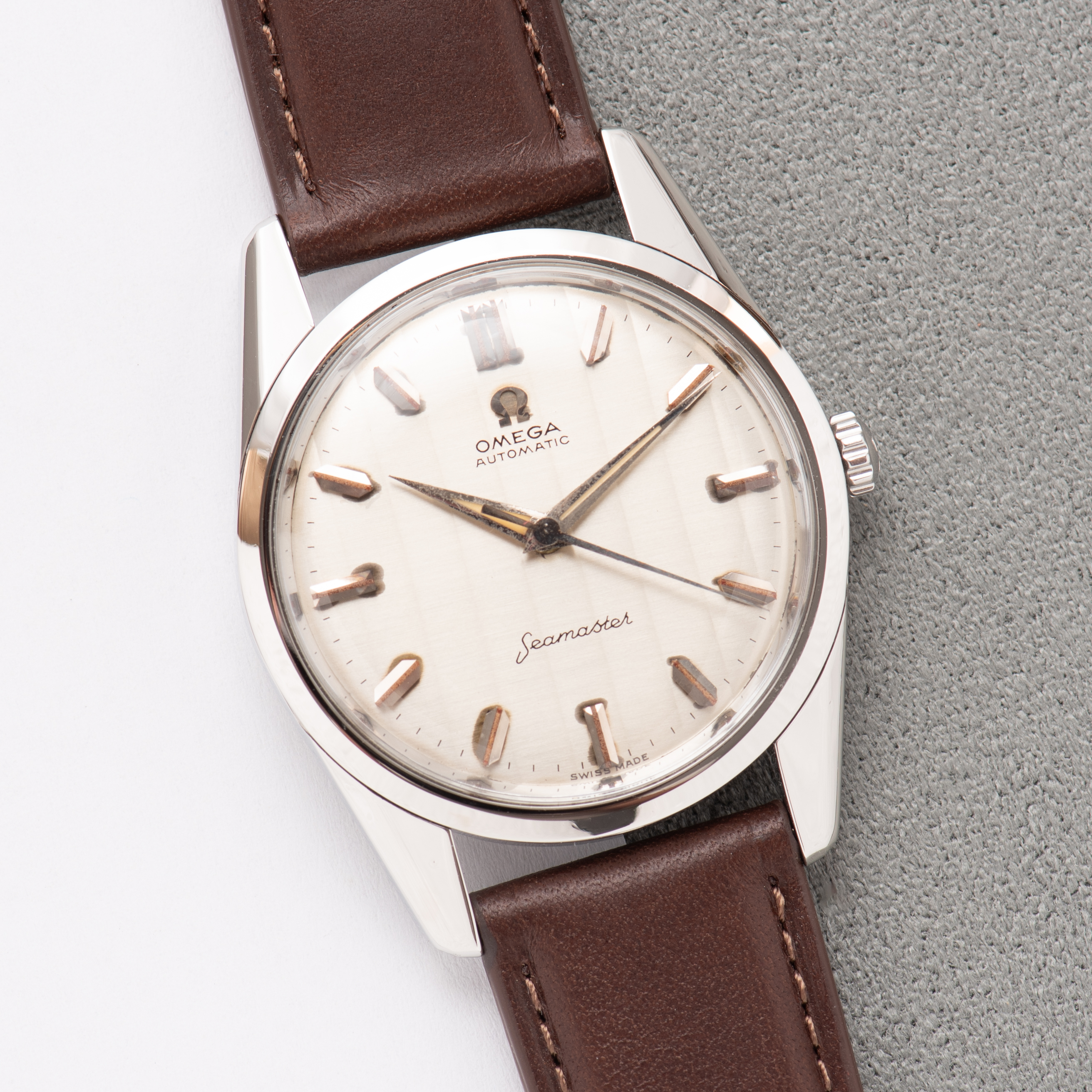 View of Omega Automatic Seamaster Rare Ribbon Dial réf 14700.4 SC from 1960