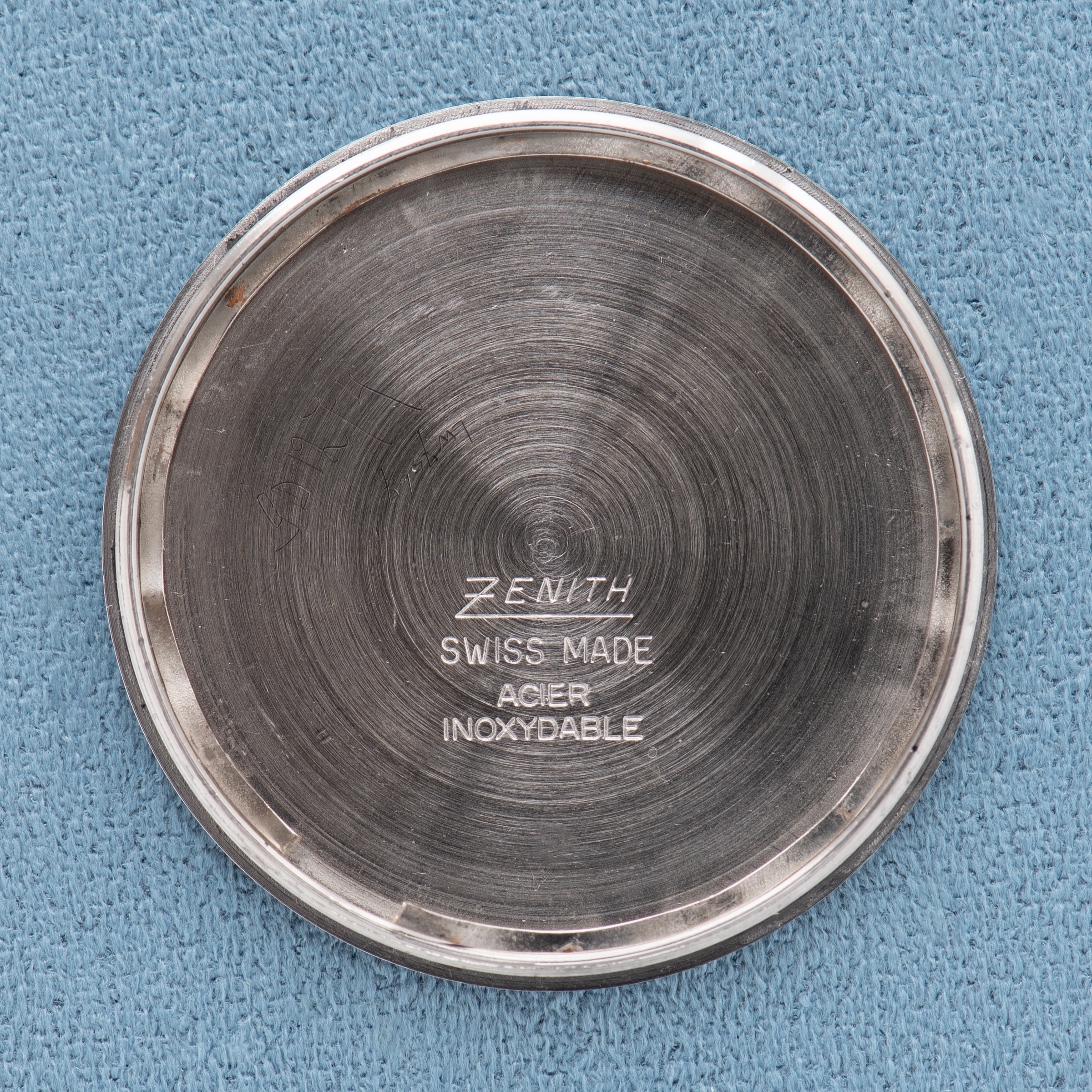 Zicht op Zenith mechanische White Lacquer wijzerplaat cal 2532 ref 928A413