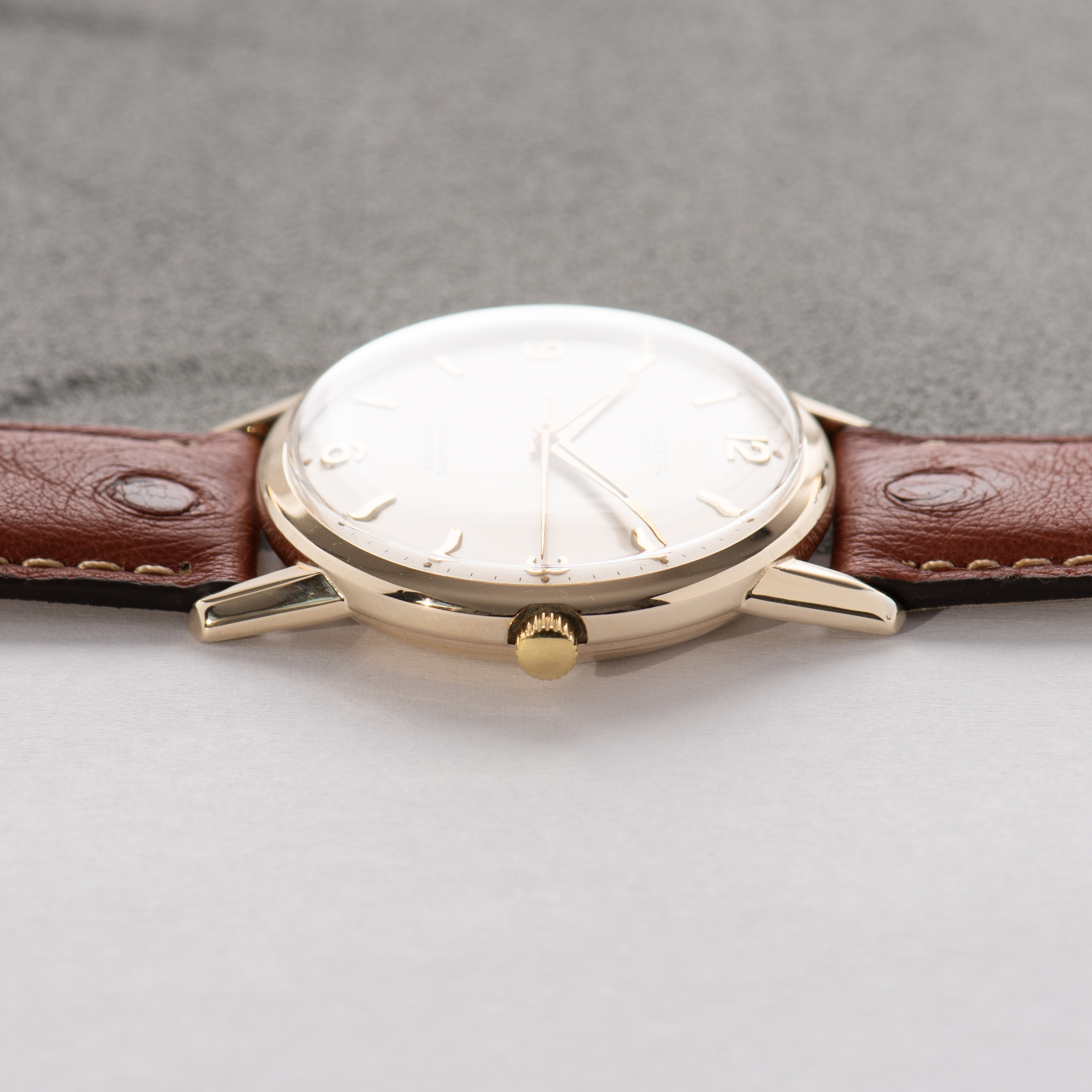 Vue de Universal Genève Automatic Micro-rotor cal 215 GoldFilled 10K Réf 3670121