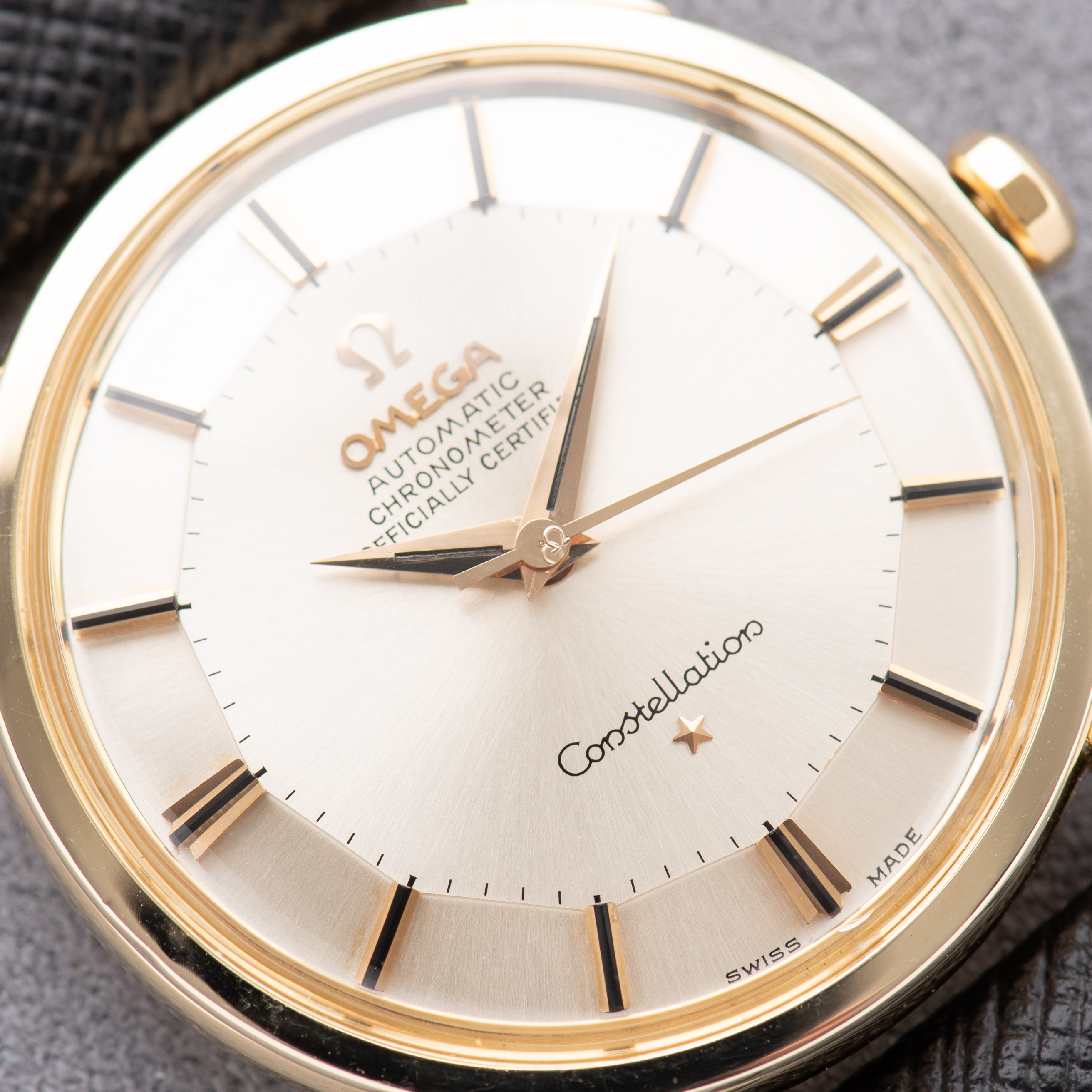 Vue de Omega Automatic Chronometer Constellation Pie Pan 18K Gold from 1963 Réf 167.005