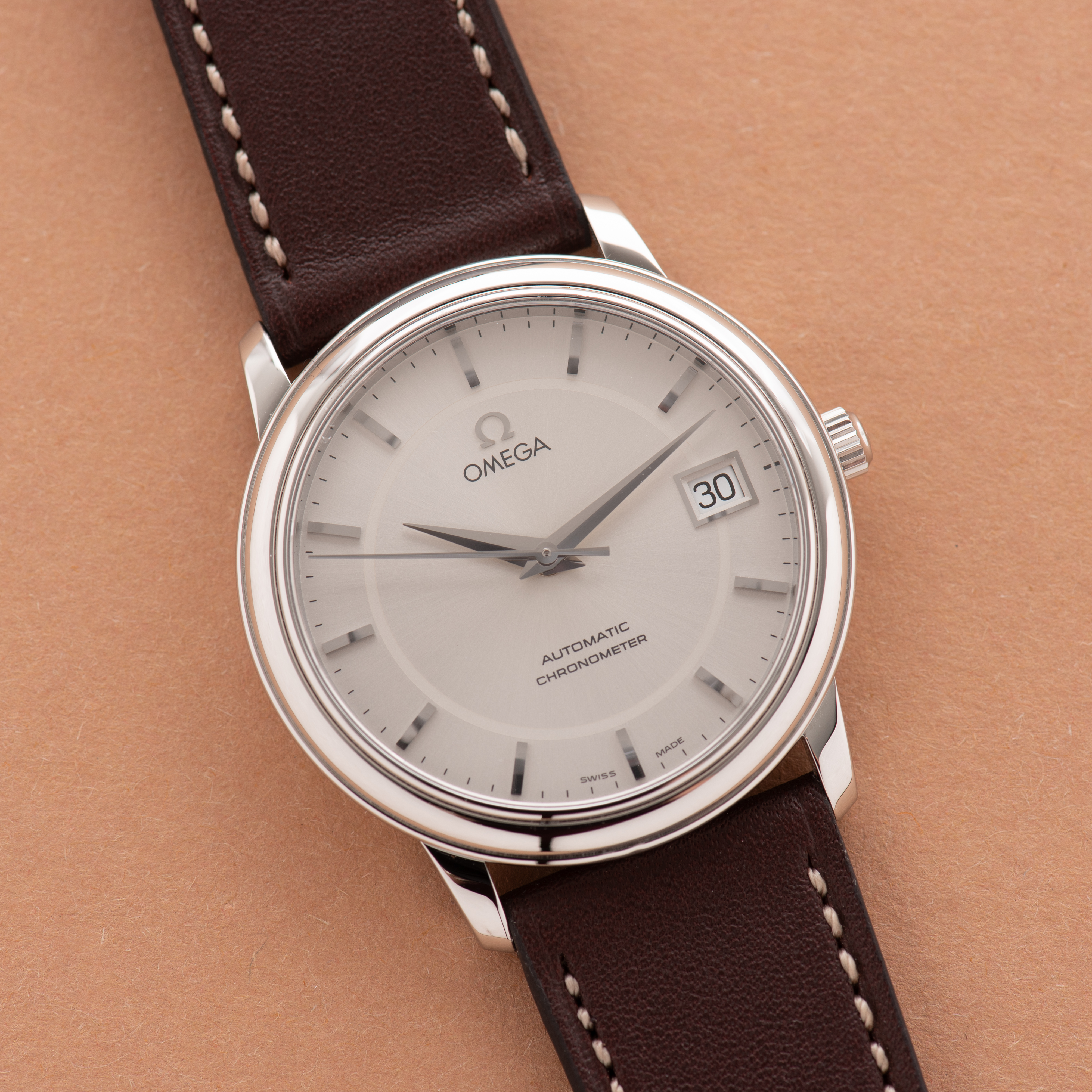 Zicht op Omega De Ville Prestige Automatic Datum Ref 168.1050 cal 1120 uit 2007