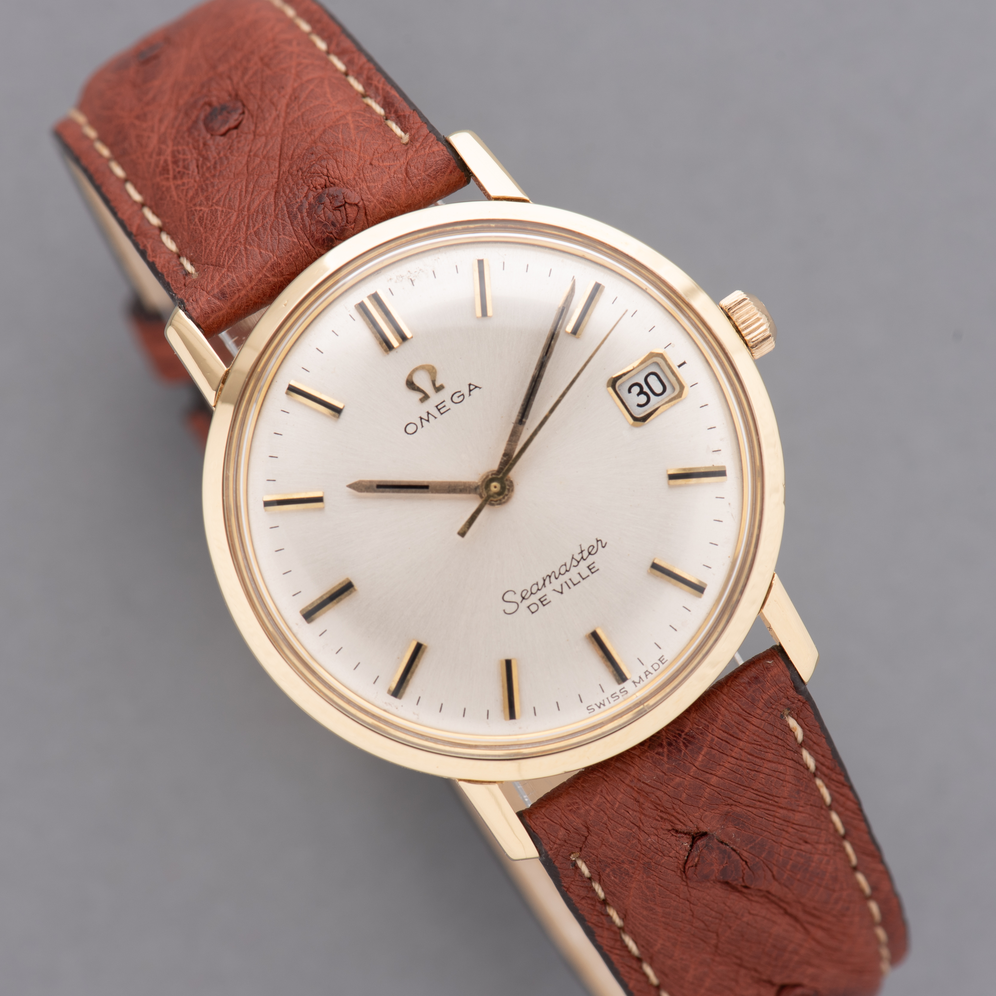 Zicht op Omega Seamaster De Ville Date Gold 18k uit 1966 ref 136.010