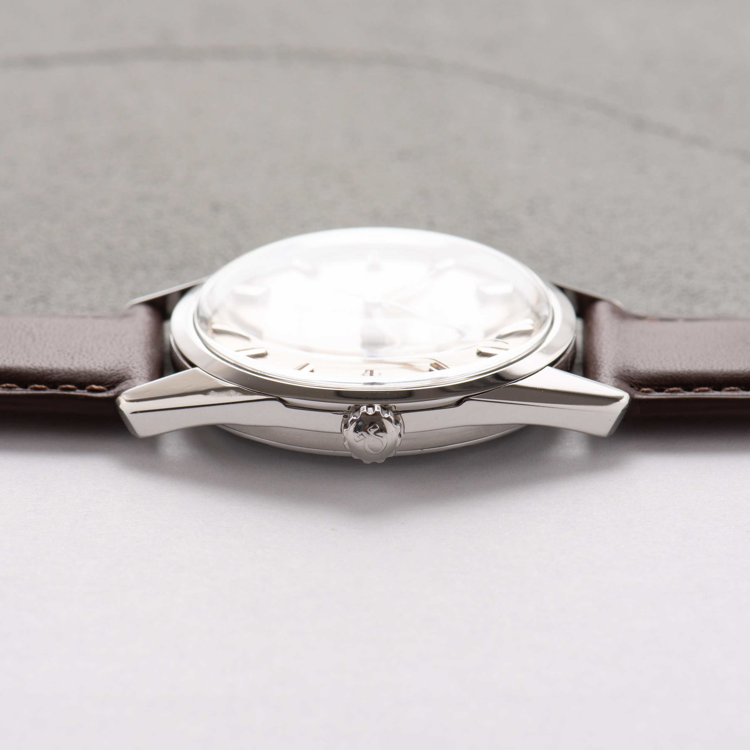 View of Omega Automatic Seamaster Rare Ribbon Dial réf 14700.4 SC from 1960