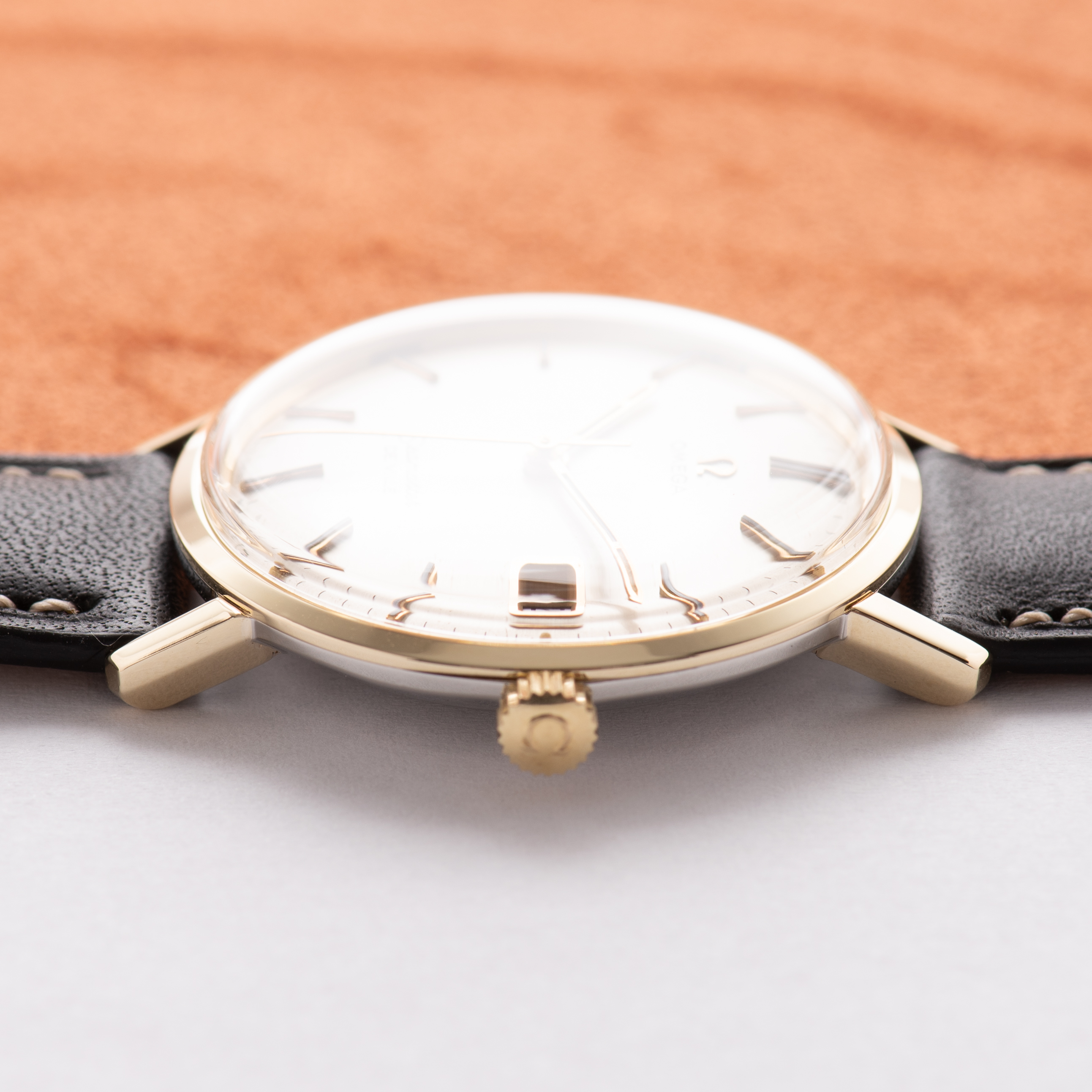 Zicht op Omega Seamaster De Ville Datum Gold/Staal Ref 136.020 vanaf 1972