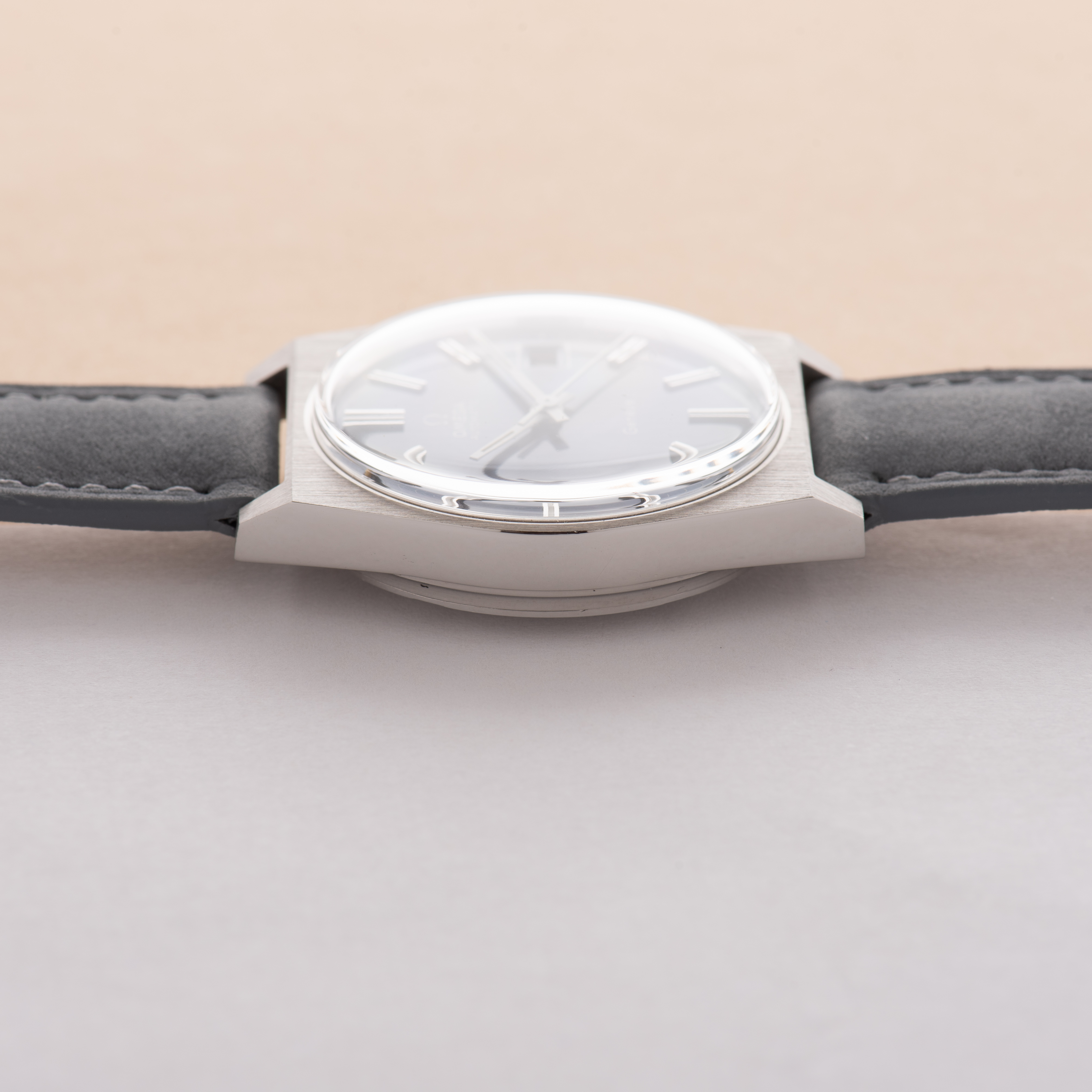 Vue de Omega Automatic Genève blue dial réf 1660118 cal 1481