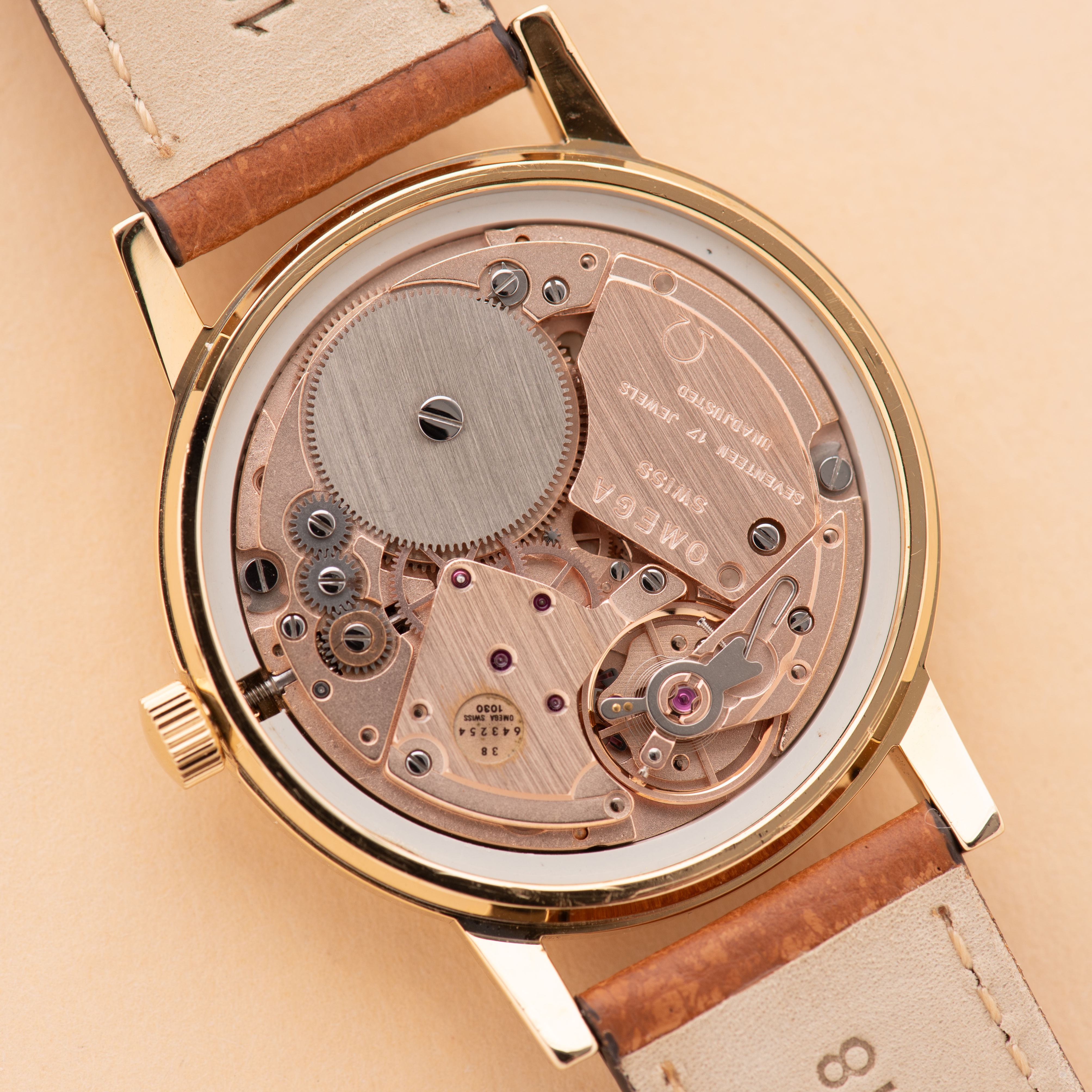 Vue de Omega Genève Date Silver linen dial réf 136.0104 from 1974