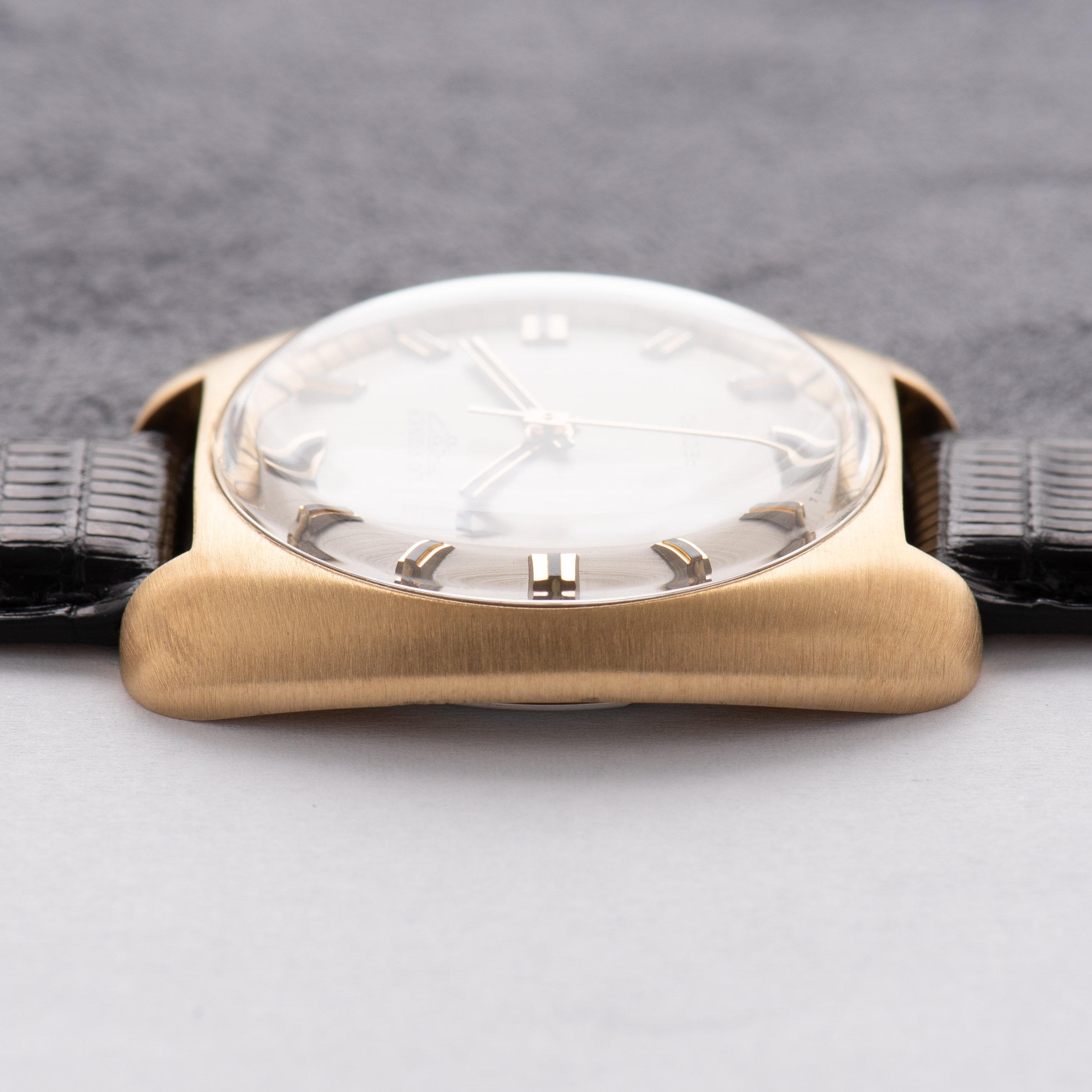 Zicht op Longines Record mécanique réf 714103 cal 650