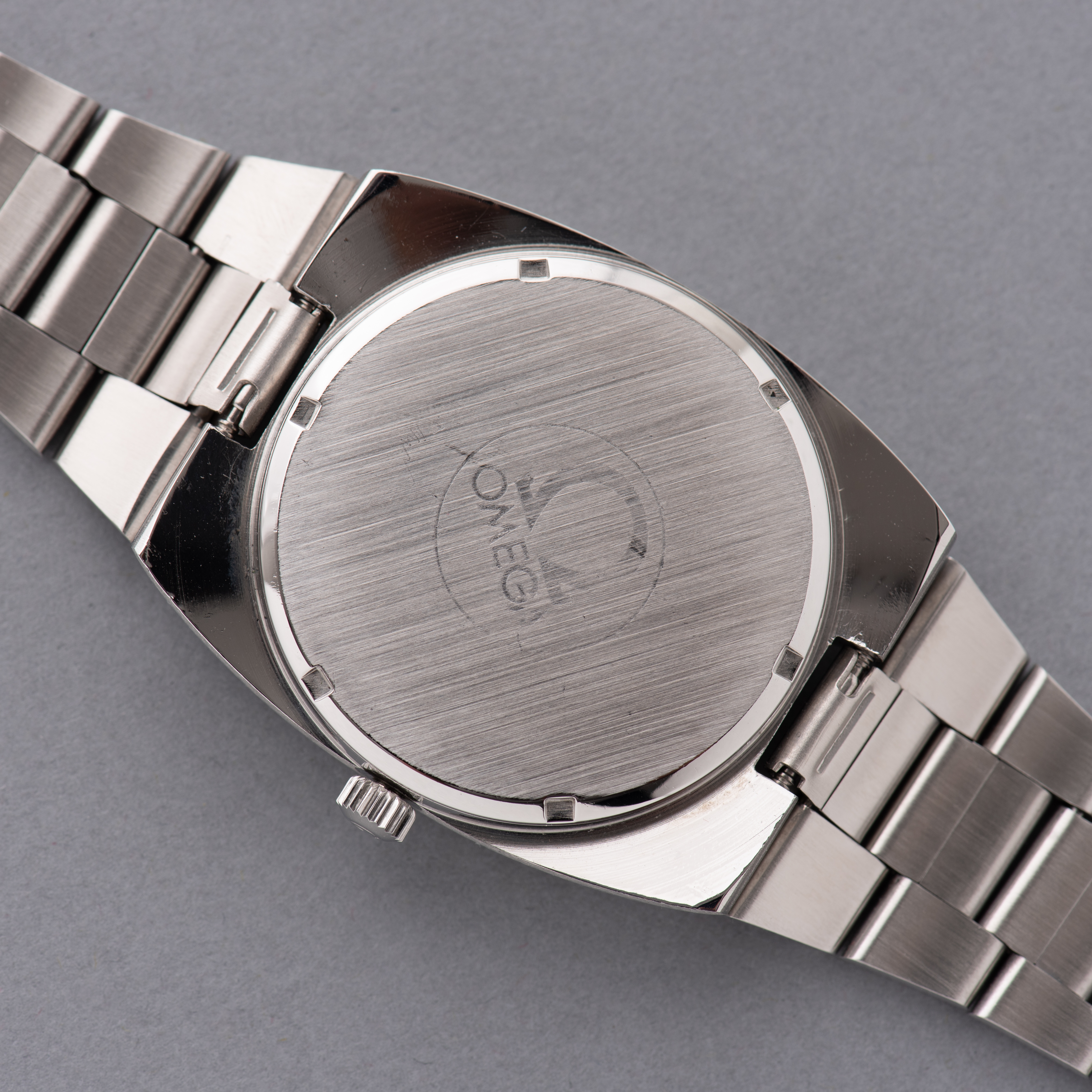 Vue de Omega Genève Automatic Date Square TV black dial réf 166.0191 from 1974