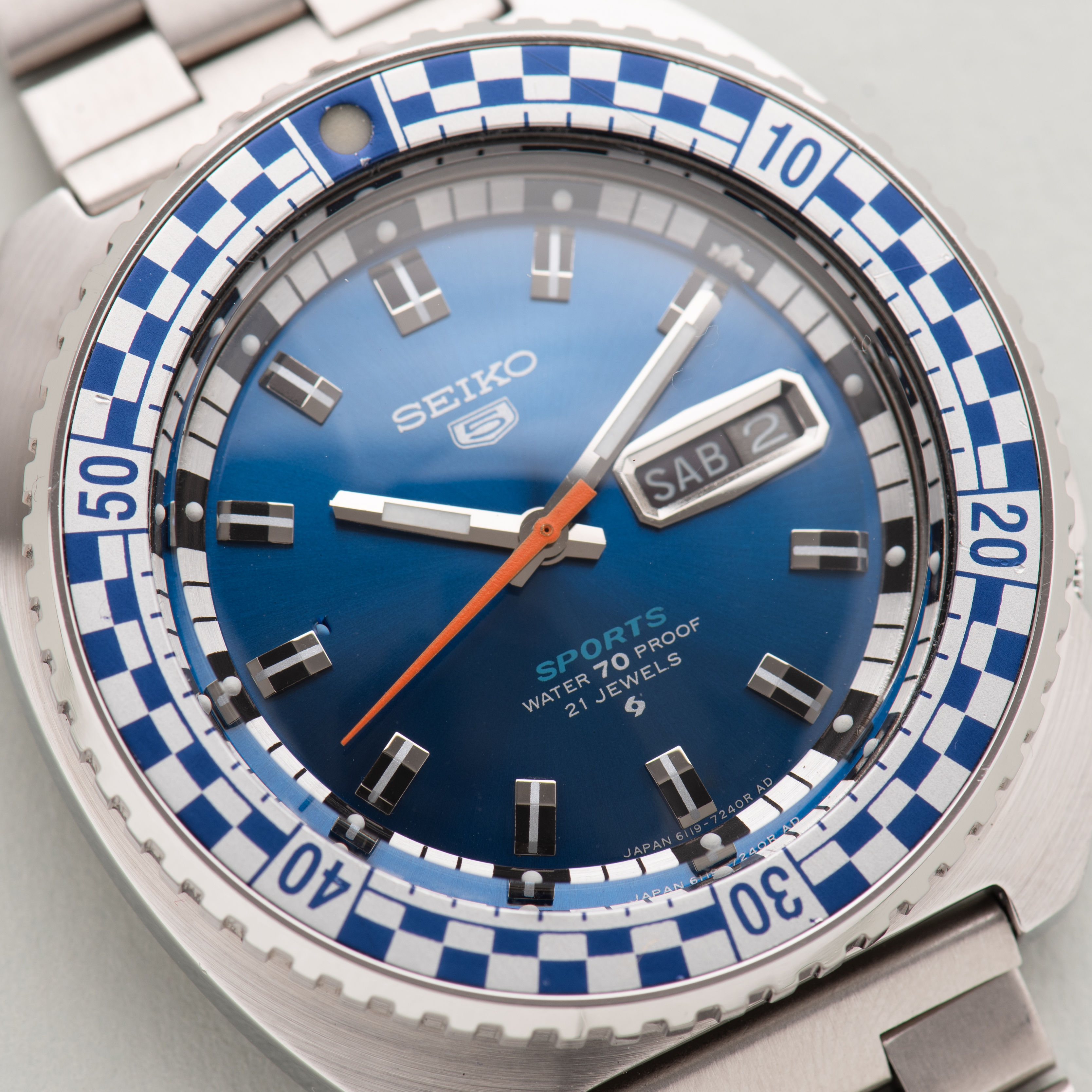 Vue de Seiko 5 Sports water 70 proof 21 Jewels réf 6119-7173