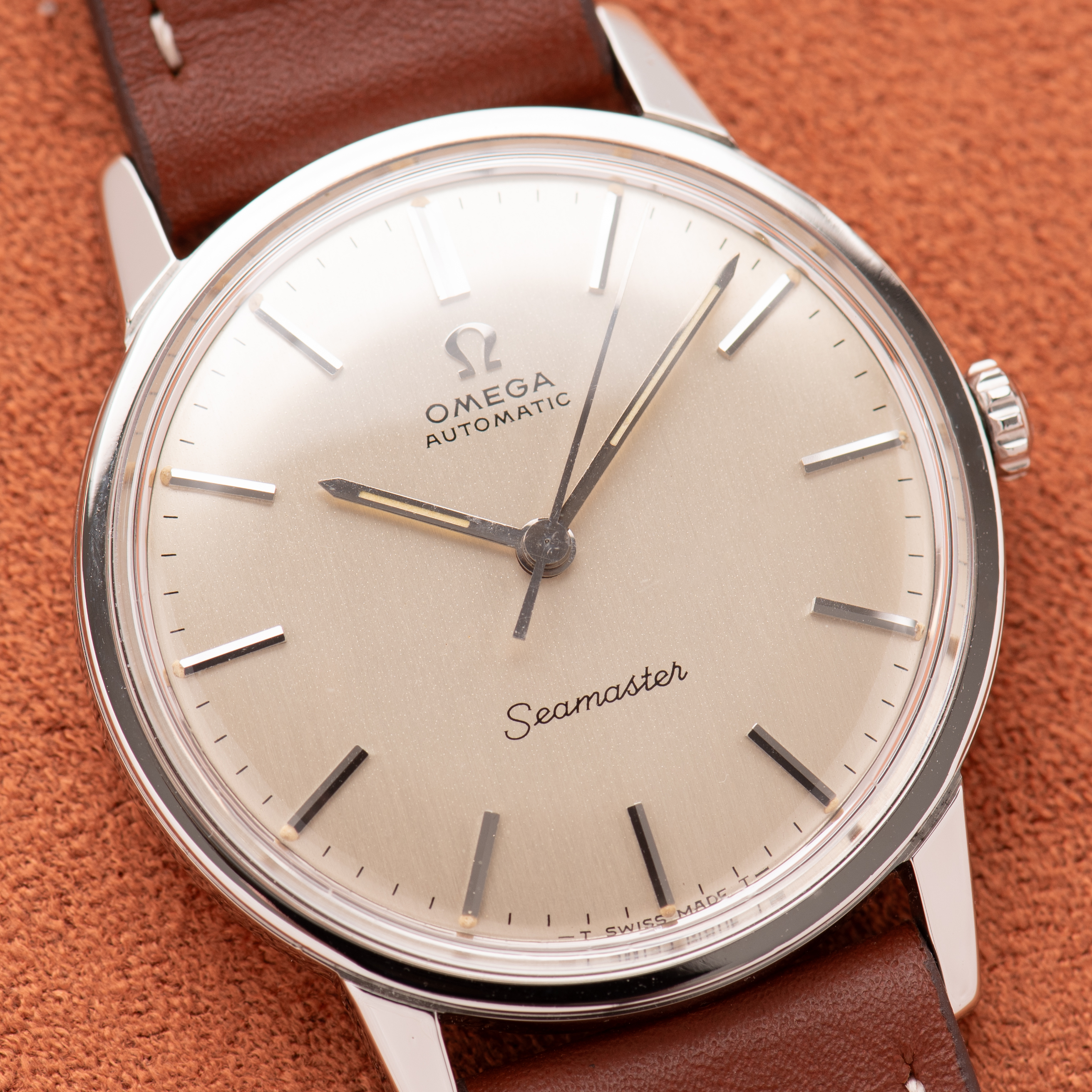 View of Omega Automatic Seamaster Silver Dial réf 165.002 cal 552 from 1966
