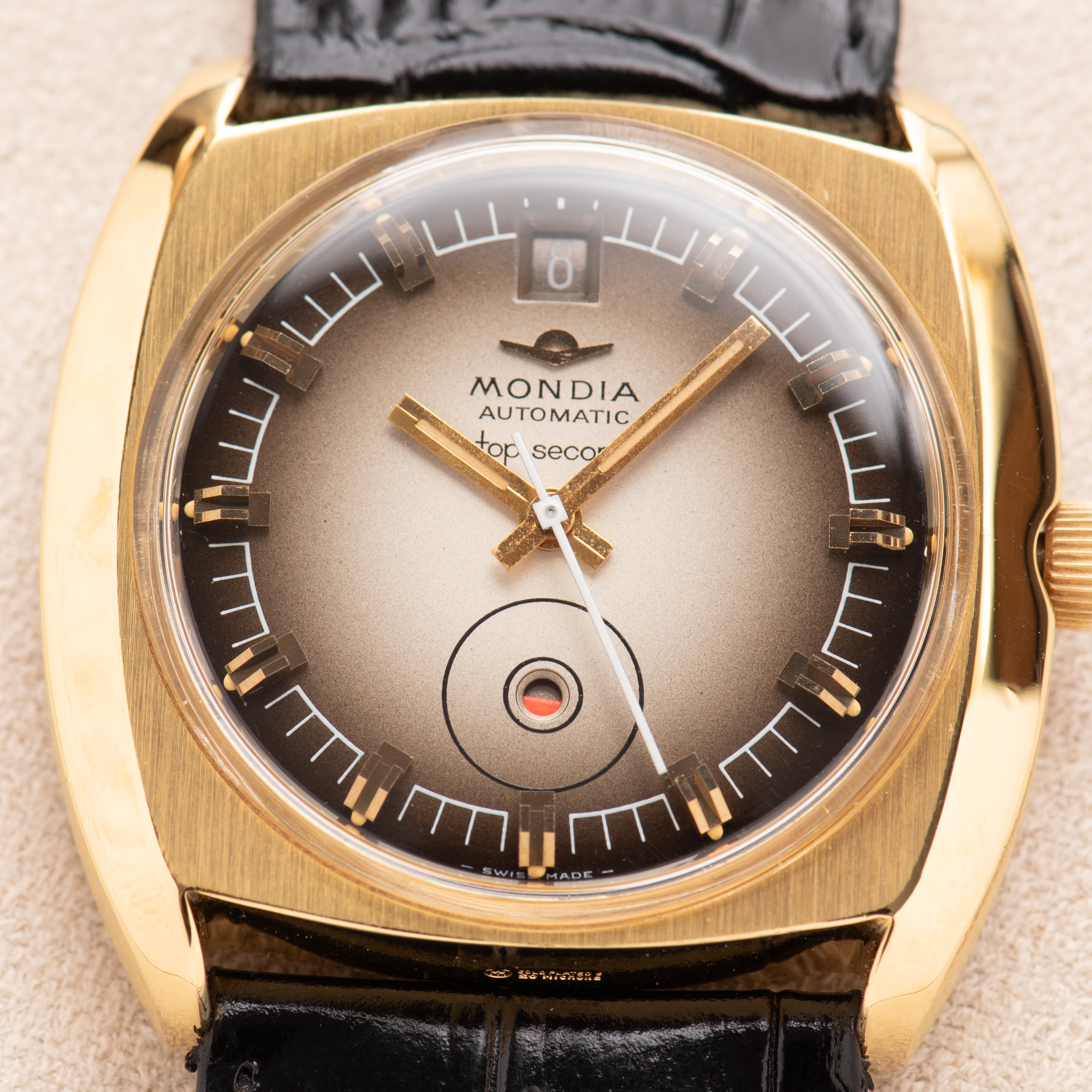 Zicht op Mondia Automatic Top Second GoldPlated from 1975