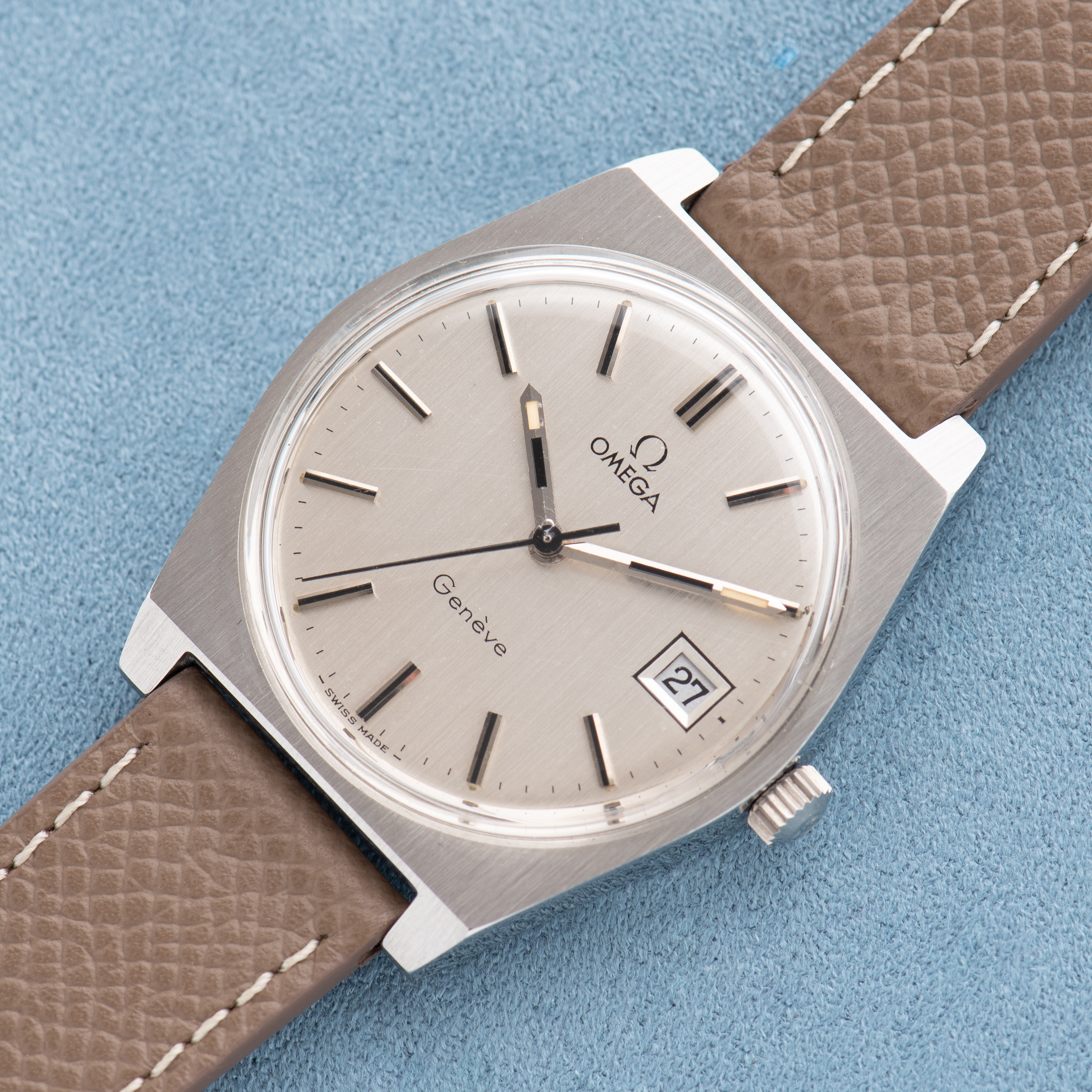View of Omega Genève Date Silver dial Réf 136.0049 from 1972
