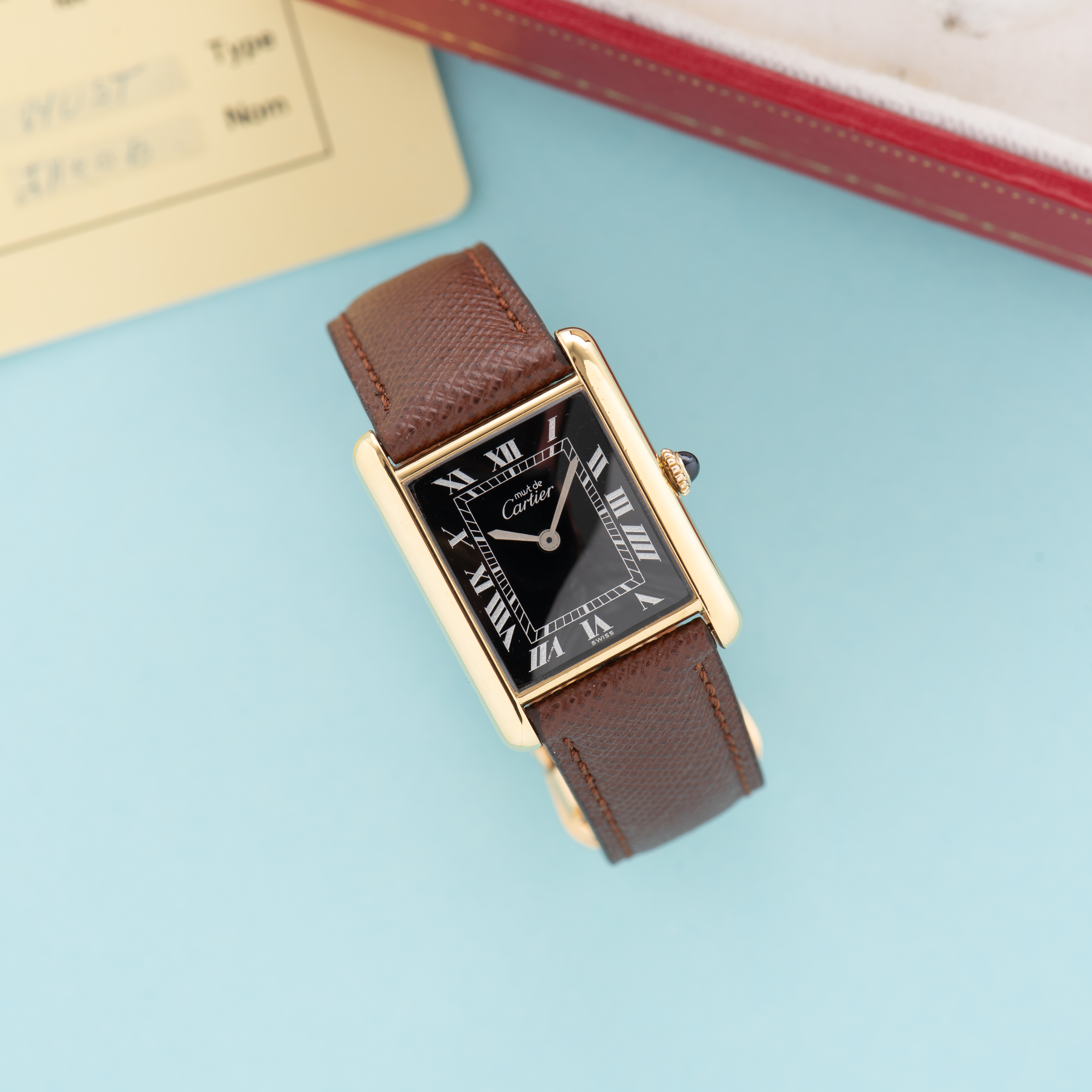 Zicht op Cartier Tank De Must Vermeil Grand Model Black Full Set from 1977