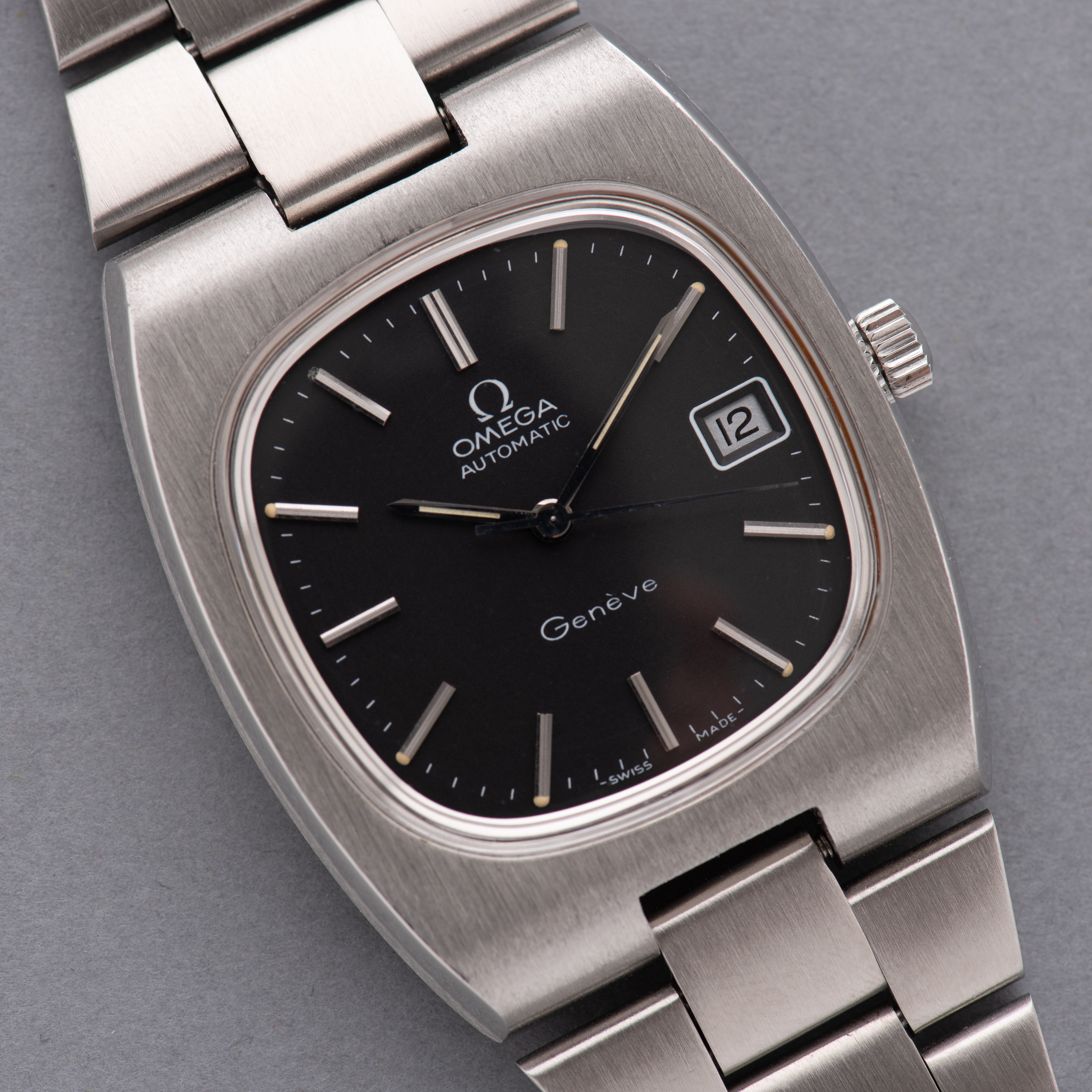 Vue de Omega Genève Automatic Date Square TV black dial réf 166.0191 from 1974