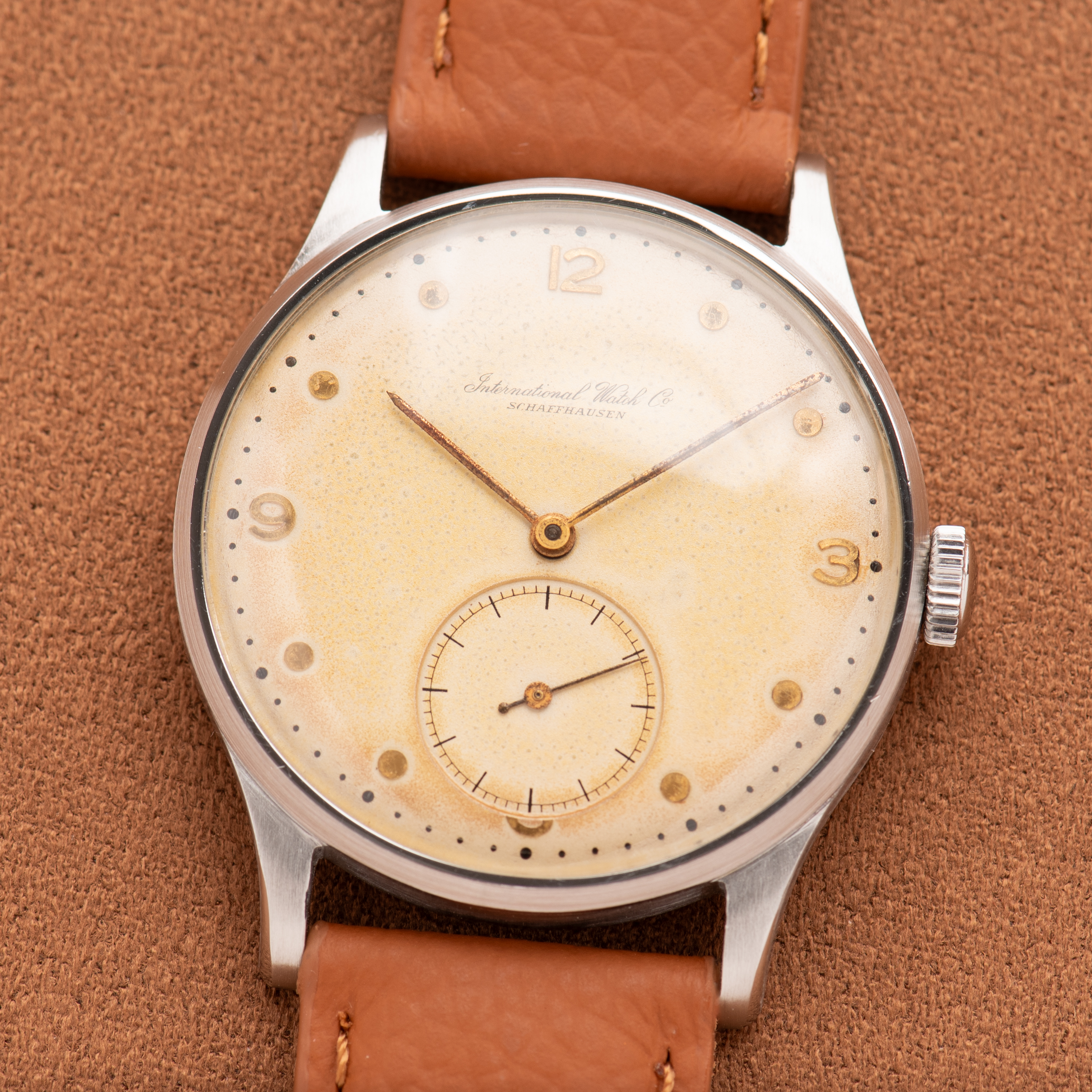 View of IWC International Watch Co. Schaffhausen Calibre 83 – Ref. 1.109.570 - 1945