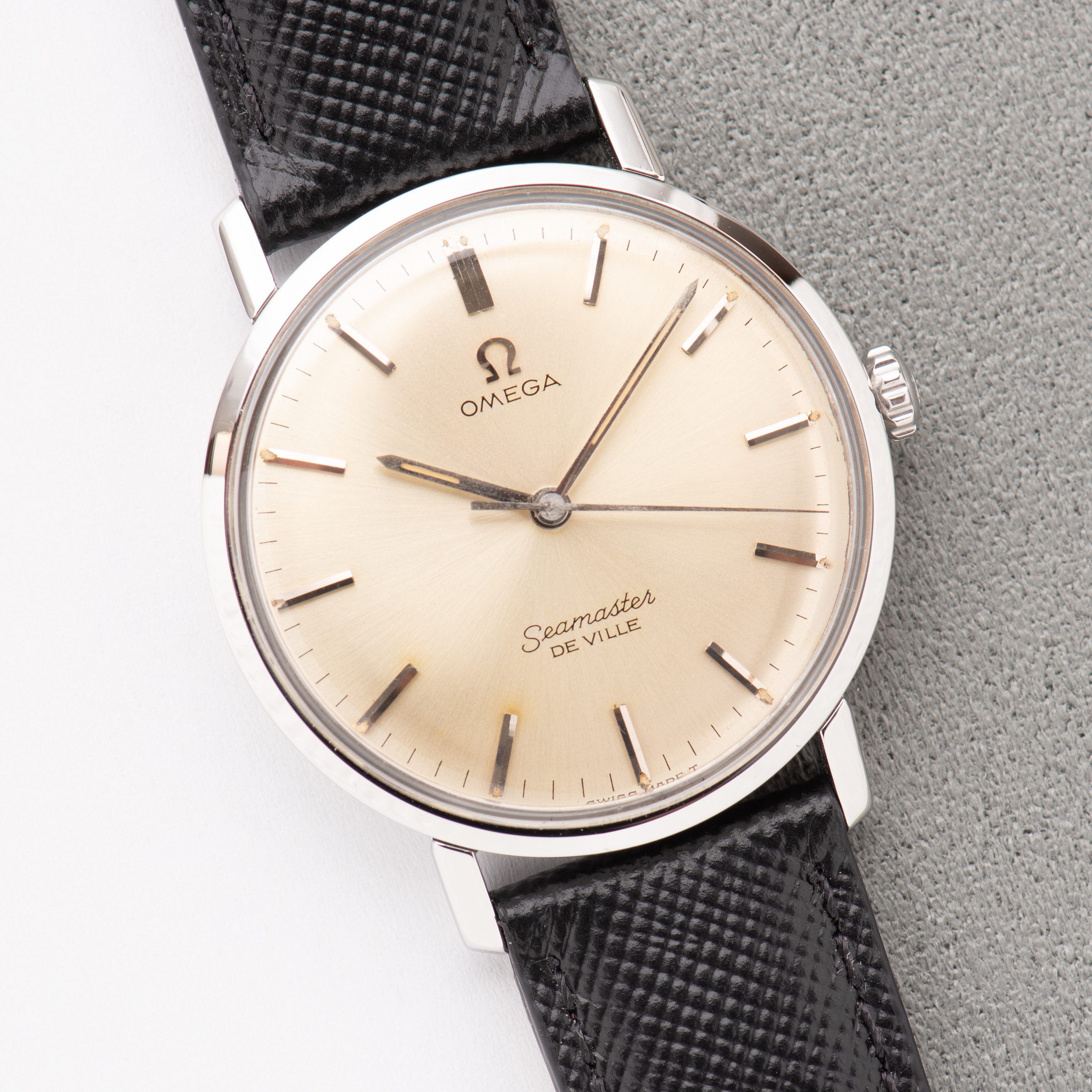 View of Omega Seamaster De Ville Mécanique Steel – Calibre 600 – Réf. 135.020 – 1964