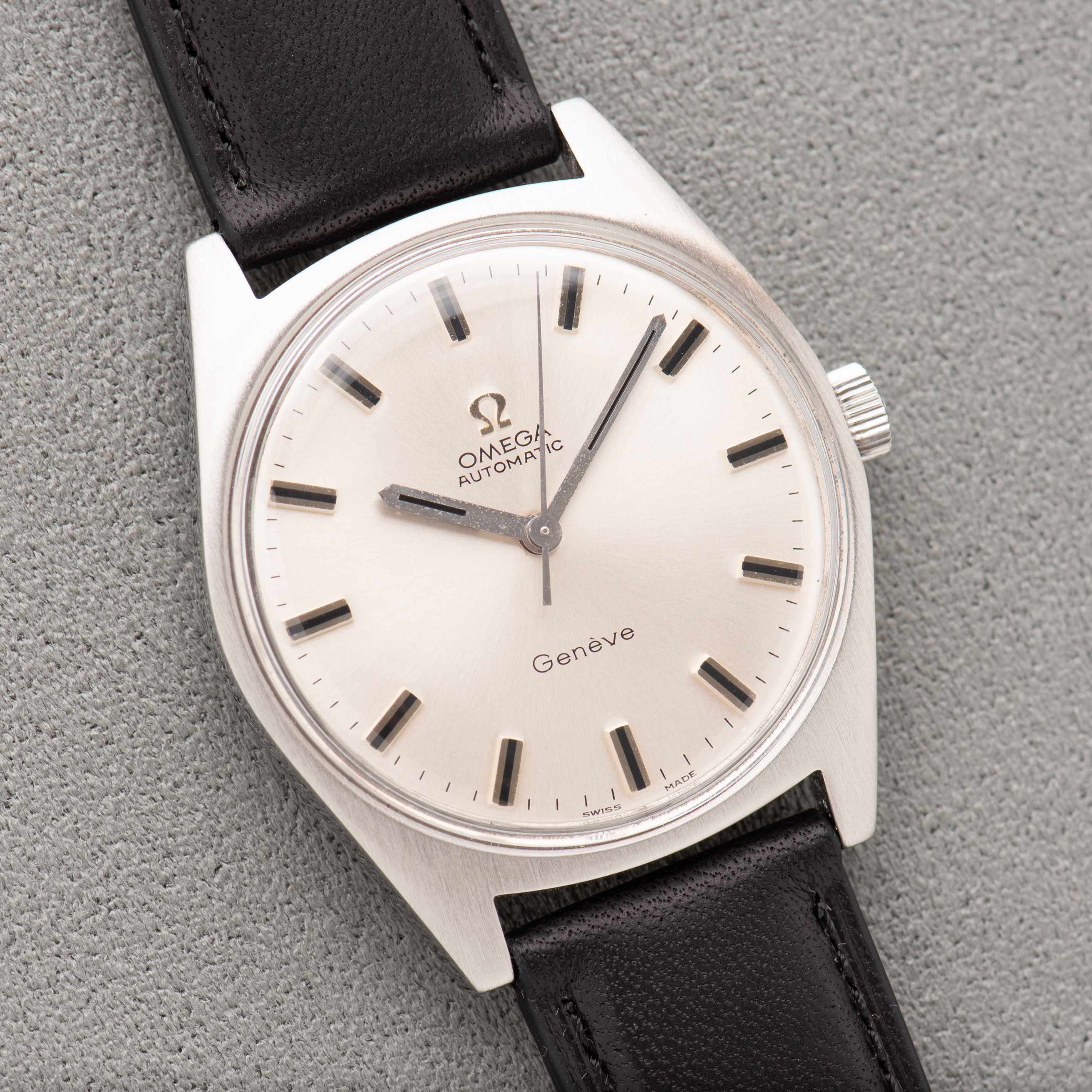 Vue de Omega Genève Automatic Silver Dial – Réf. 165.041 – 1968