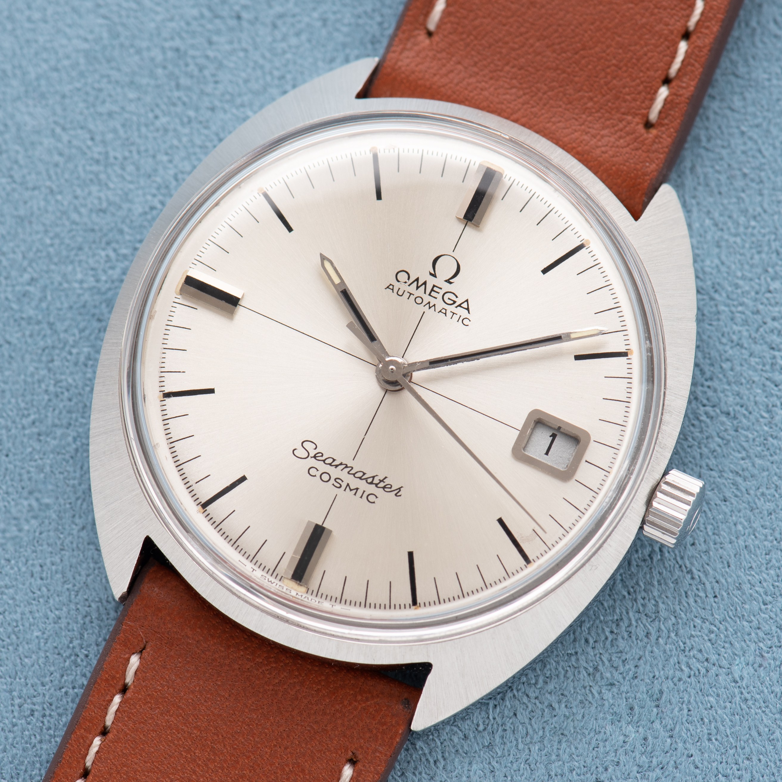 Zicht op Omega Automatic Seamaster Cosmic "Crosshair" Silver Dial ref 166.026 cal 565