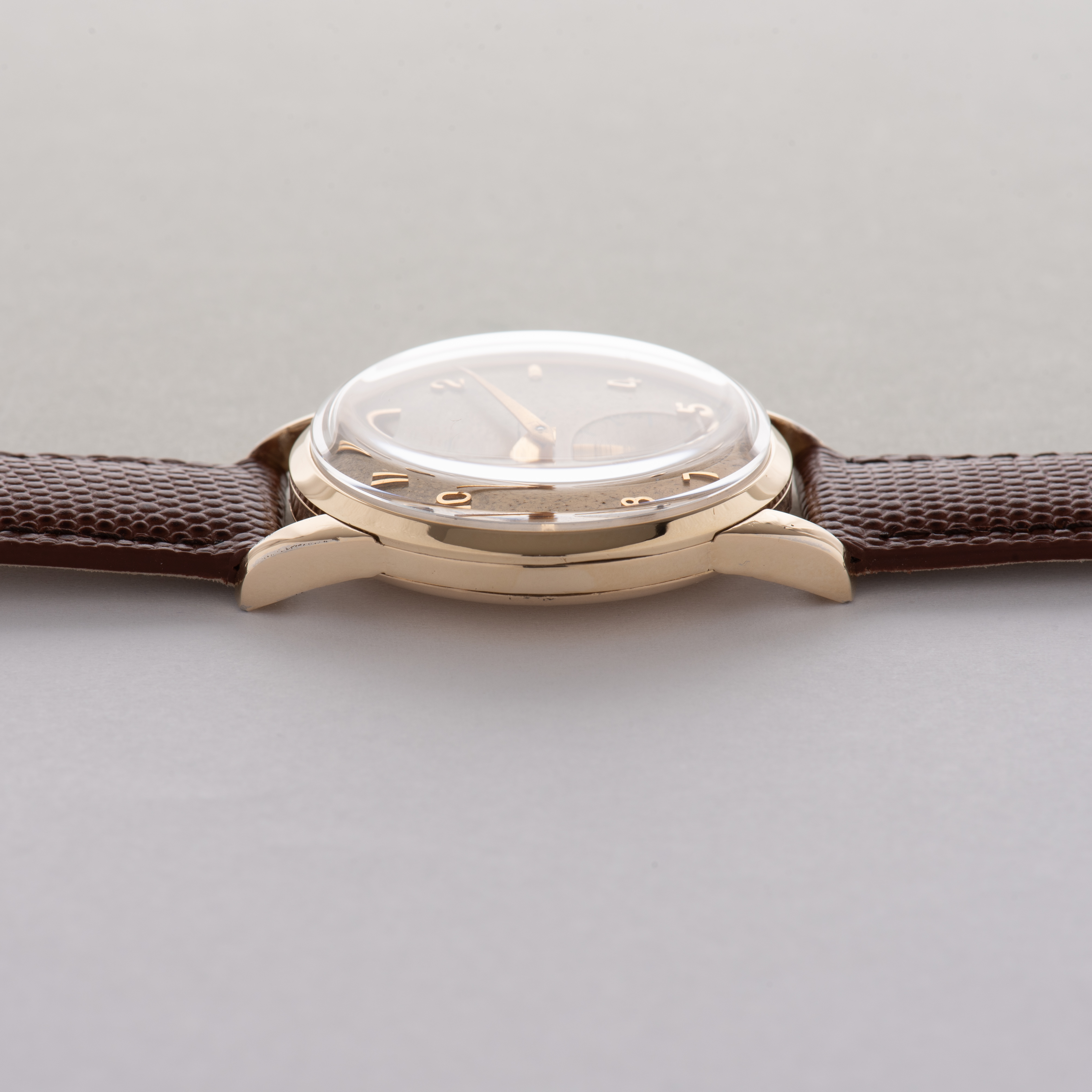 Zicht op Omega Dress Small Seconds Cal 265 from 1950 Réf 2497-2