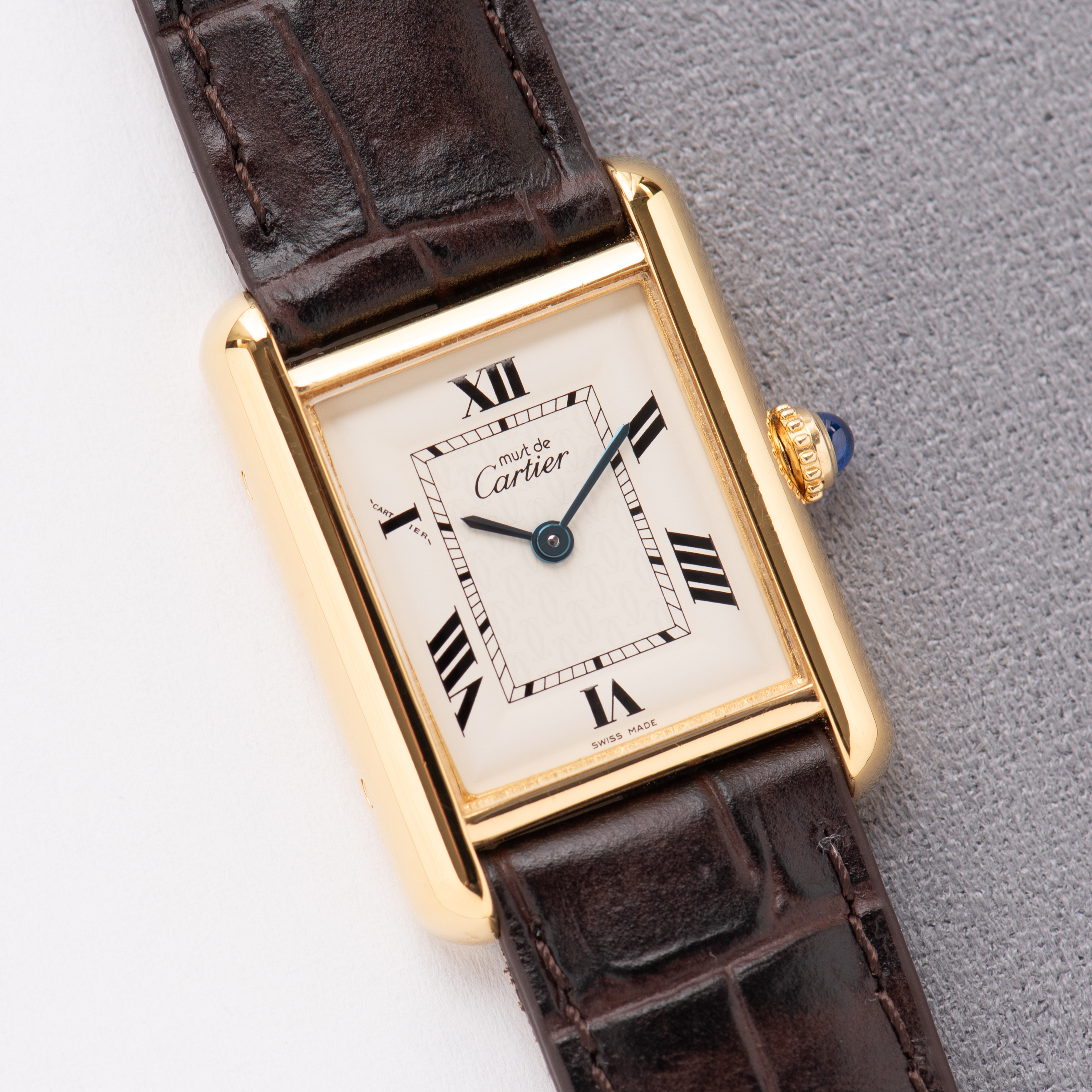 Zicht op Cartier Must de Tank Vermeil Ref 2415 vanaf 1990