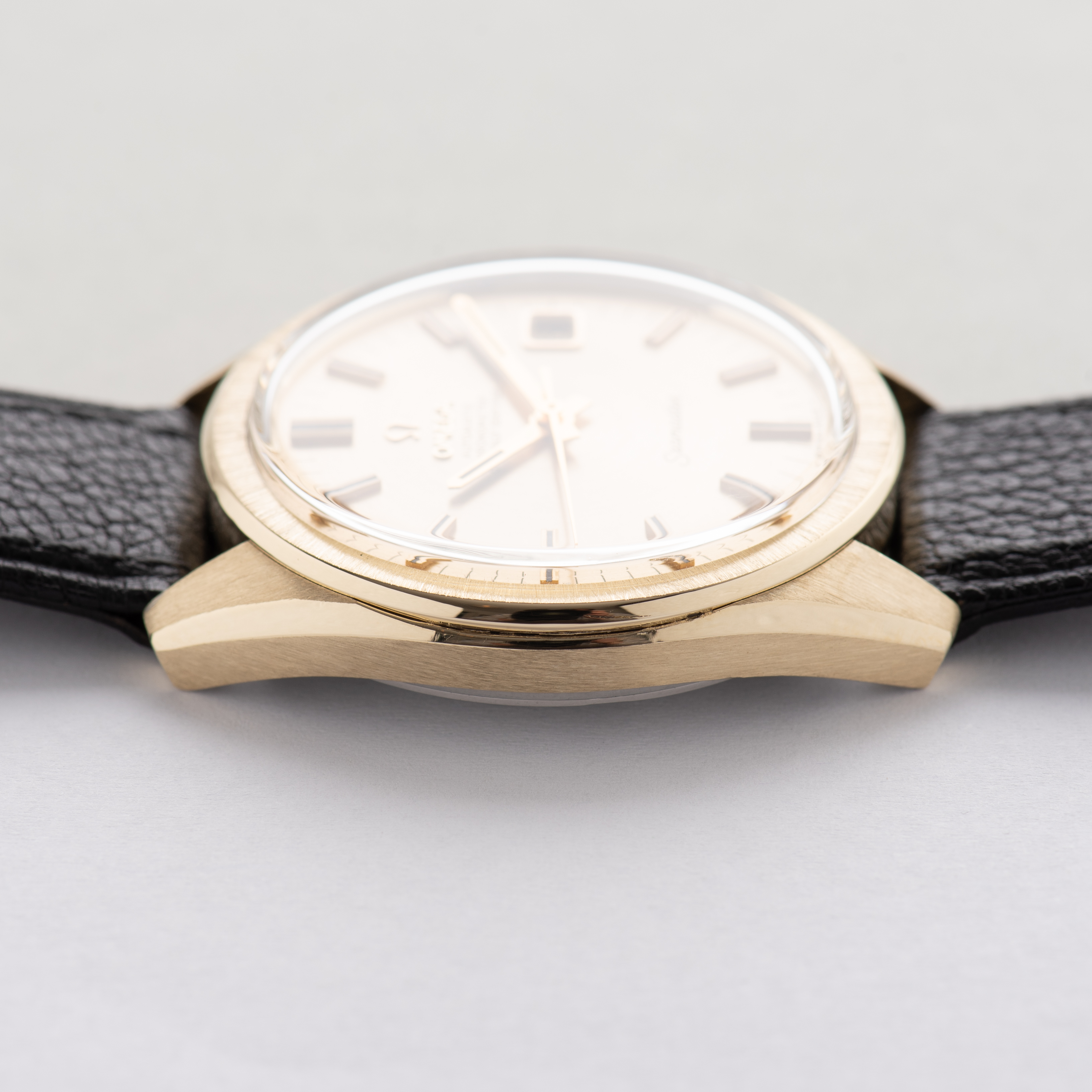 Zicht op Omega Automatic Chronometer Officialy Certified Seamaster réf 168.022/166.028