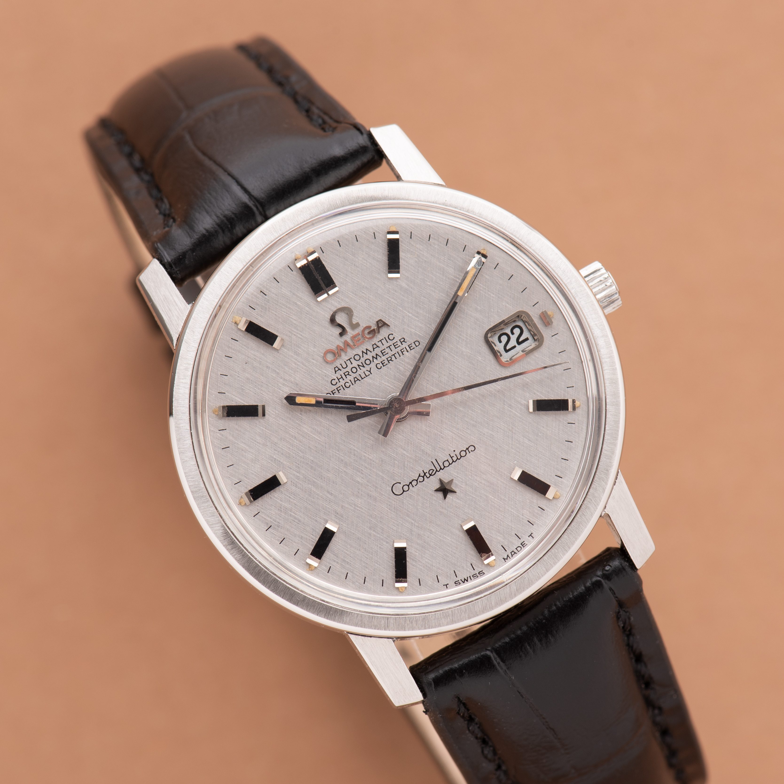 Zicht op Omega Automatic Chronometer Constellation réf 168.018 Tapisserie Dial Silver
