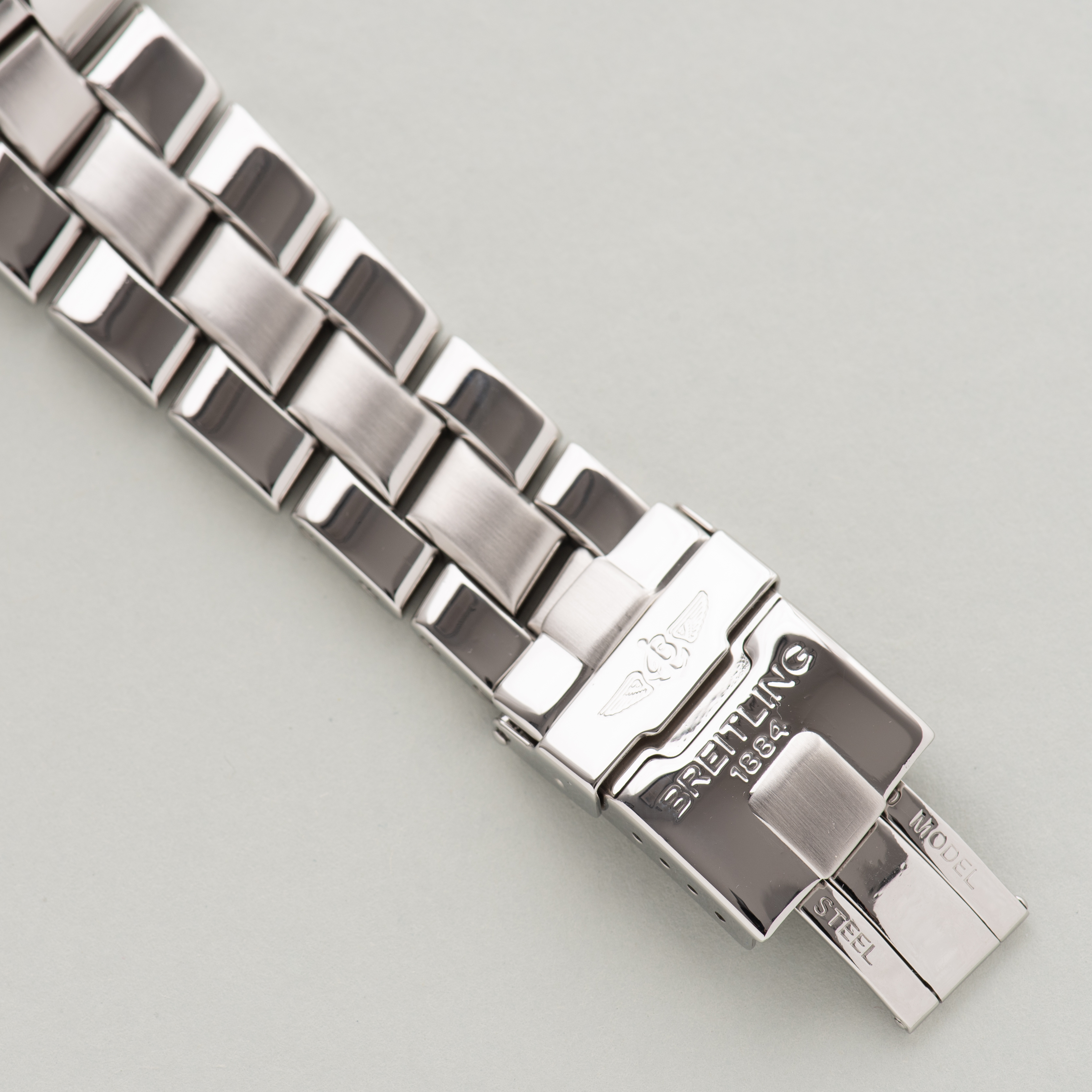 Vue de Breitling B-2 Chronographe A42632 cal B.42