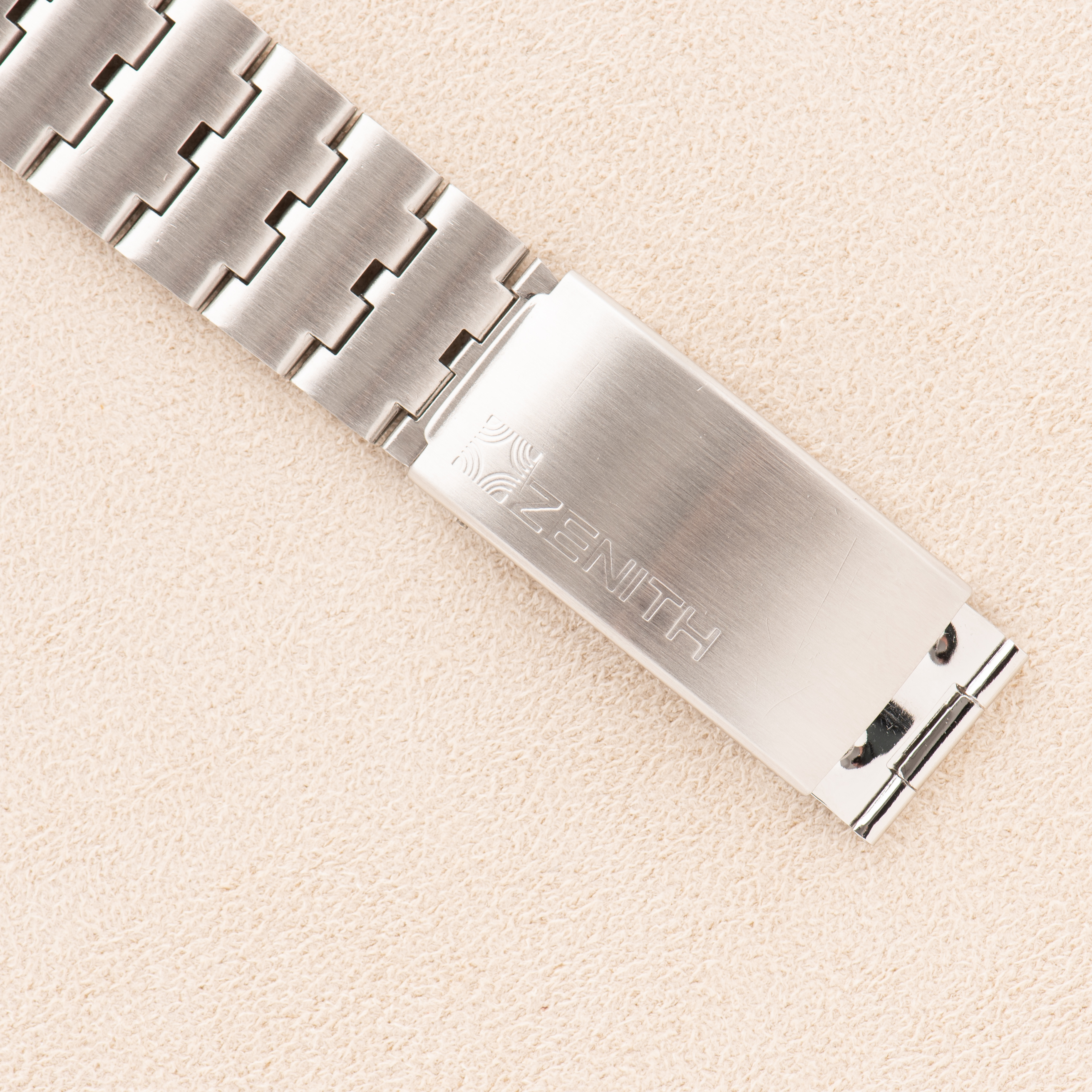 Zicht op Zenith Chronometre Automatic Diver Surf Réf 01 0170 380