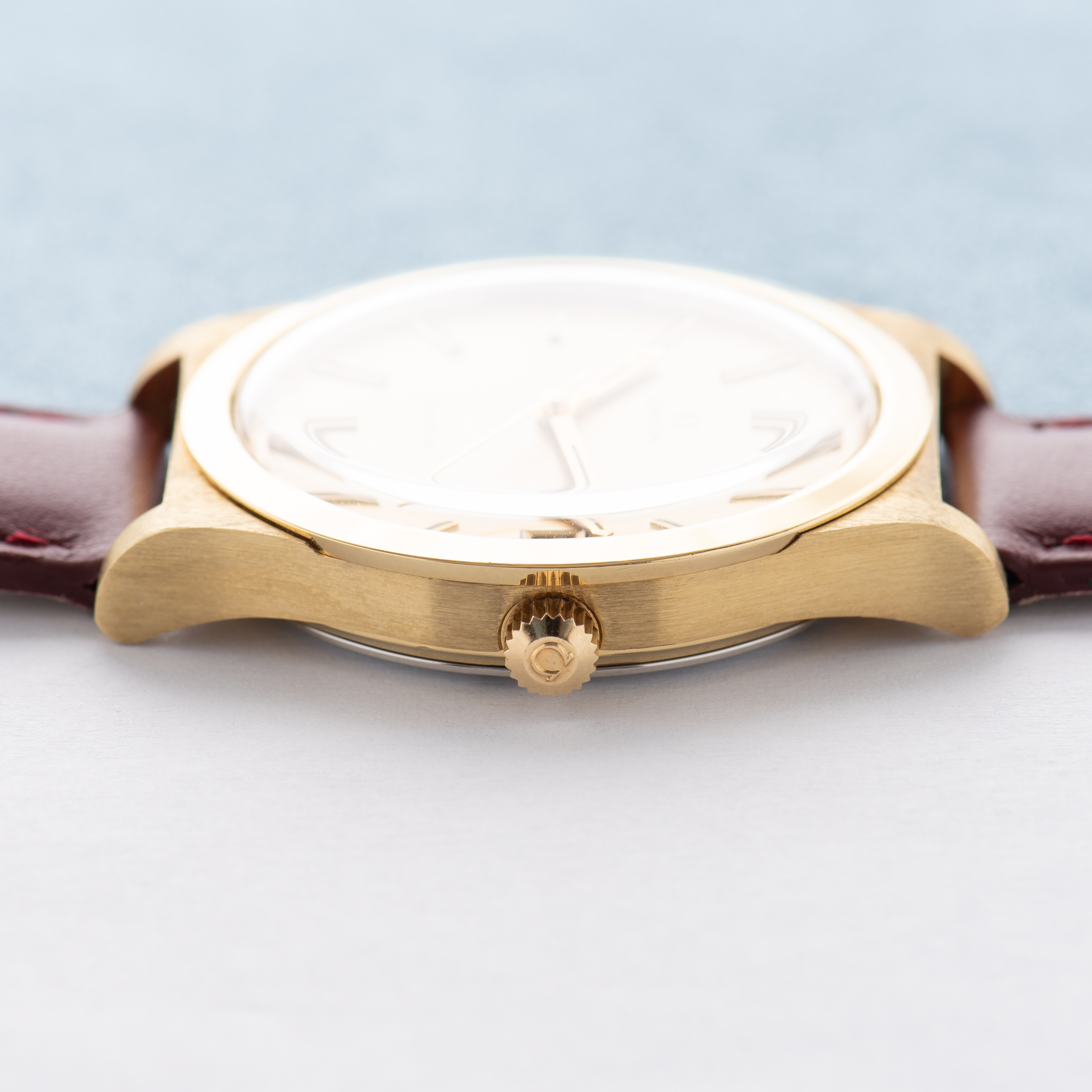 View of Omega Genève Mécanique Gold dial Réf 136.0102 from 1974