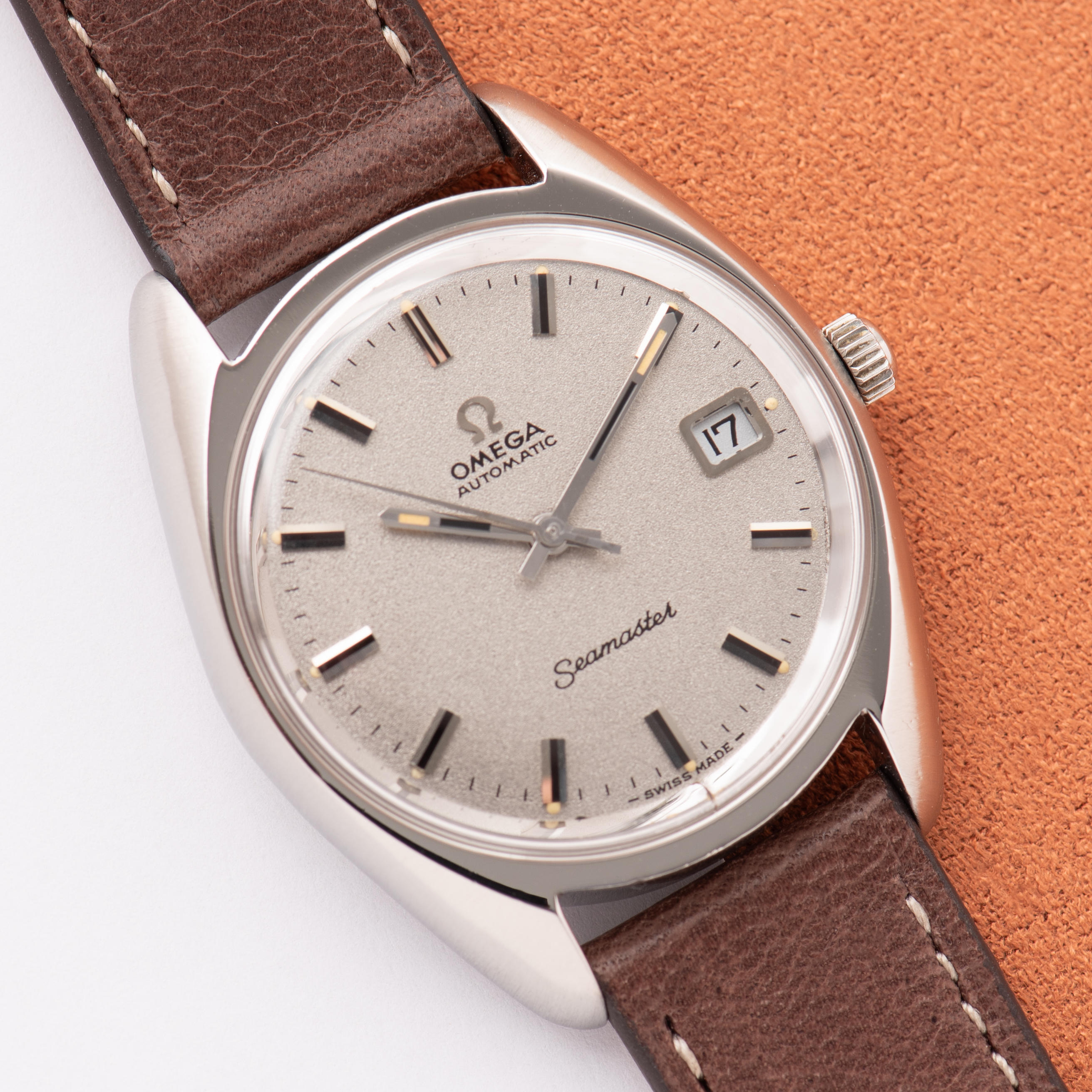 Zicht op Omega Automatic Seamaster Silver Pailleté Dial ref 166.067 uit 1970