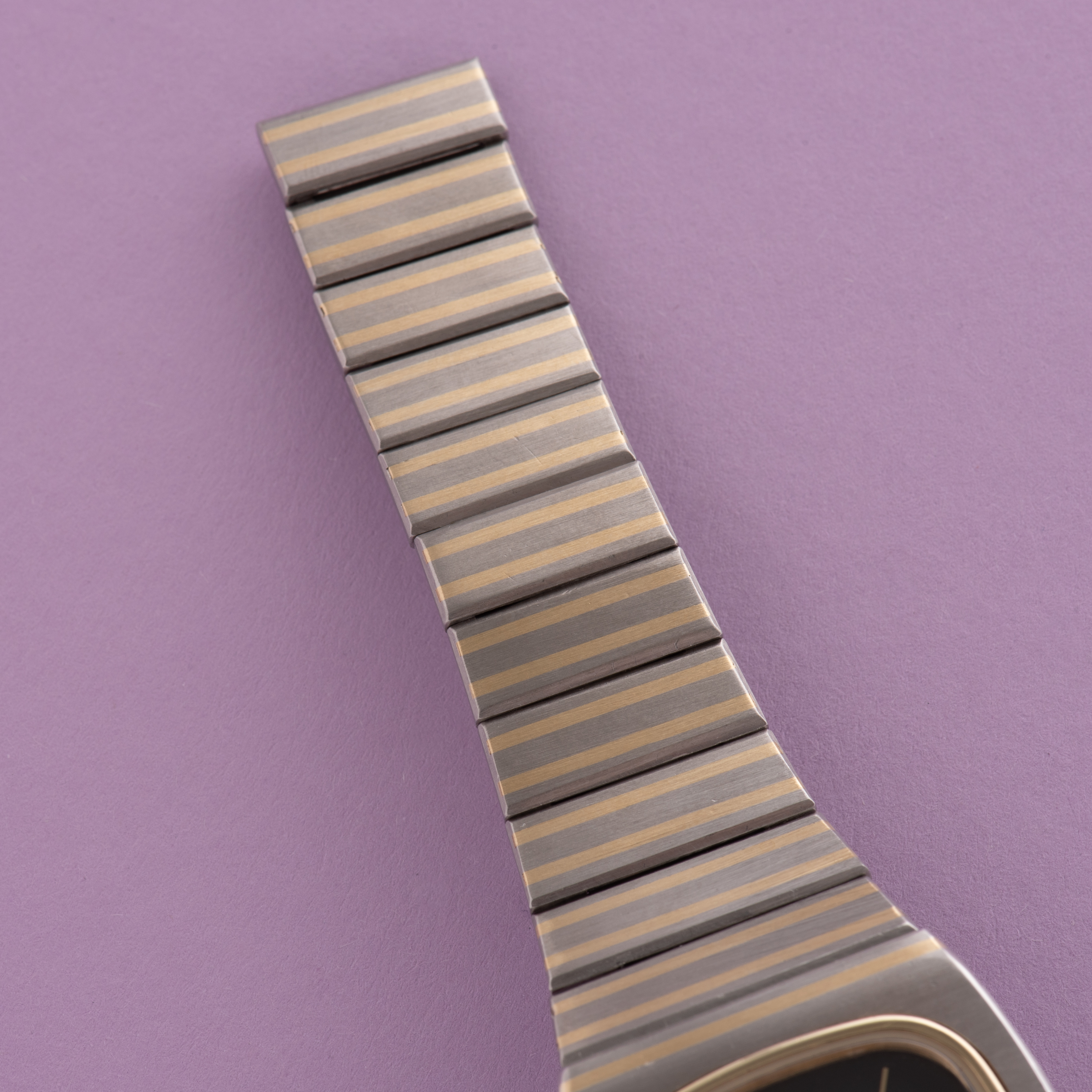 Zicht op Omega Constellation Automatic Tonneau ref 155.022 gold/steel cal 711 from 1973
