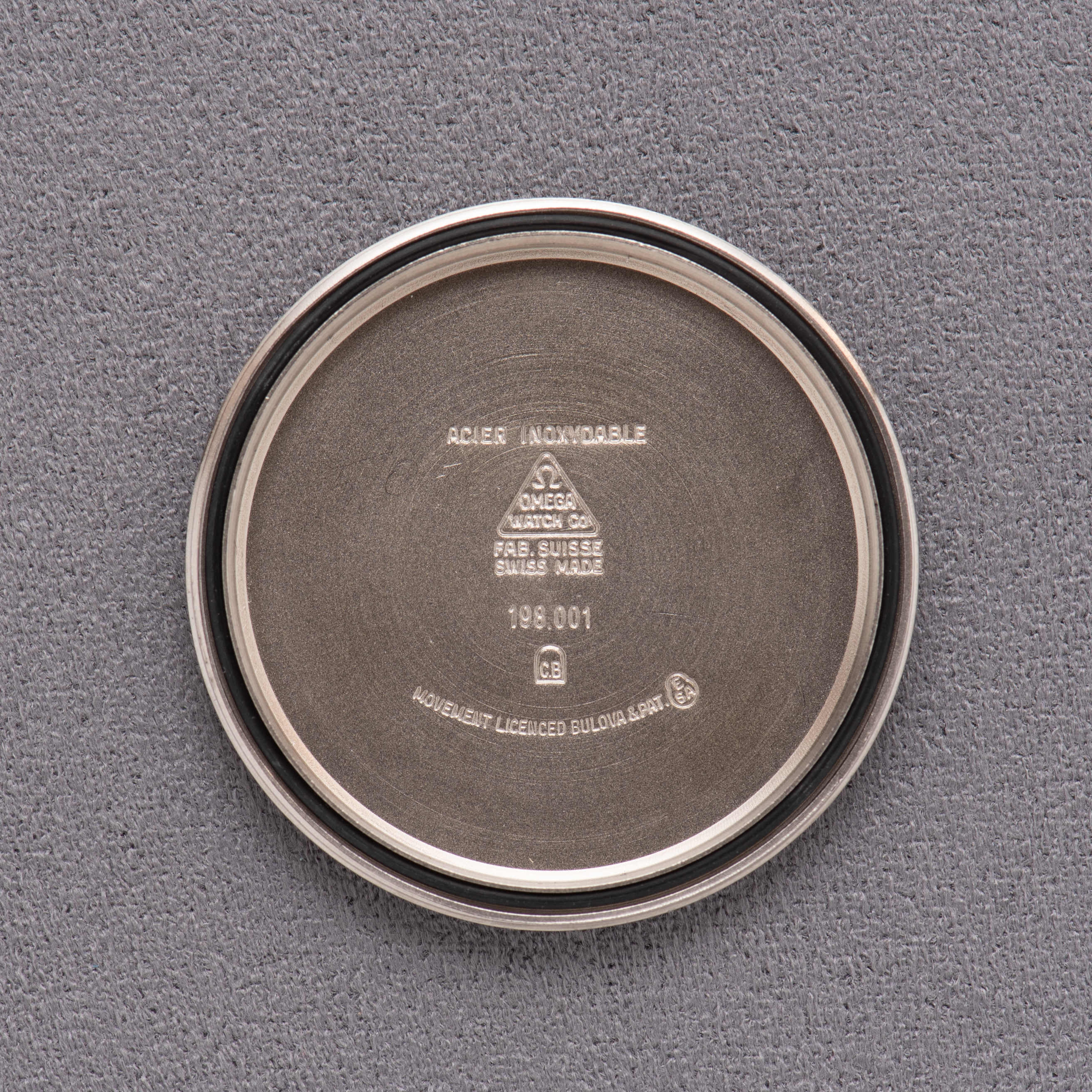 Vue de Omega Electronic Seamaster Chronometer F300 Hz Silver Dial from 1972 Réf 198.001