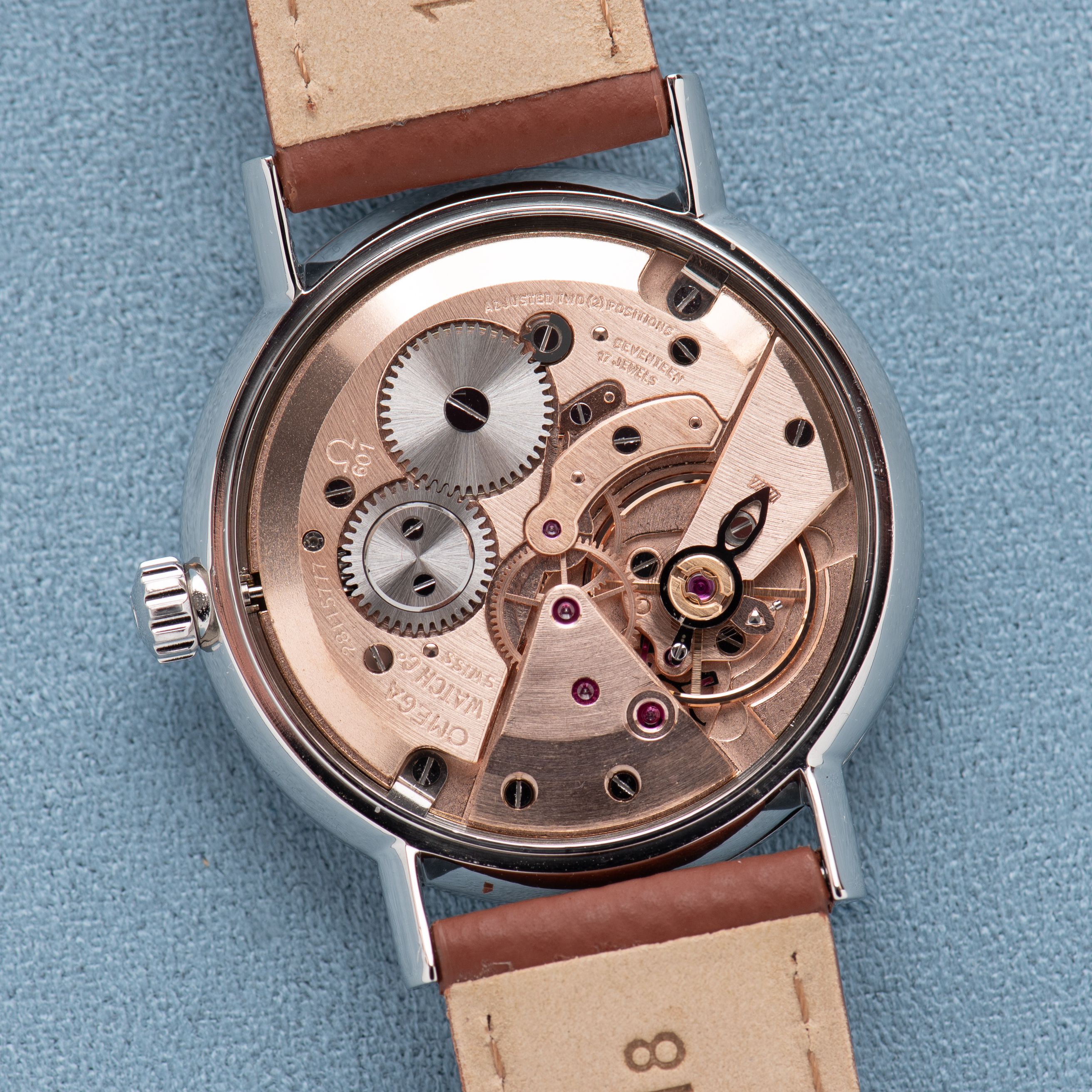 Zicht op Omega Dress Watch Centre Seconds Silver Dial ref 131.019 uit 1969