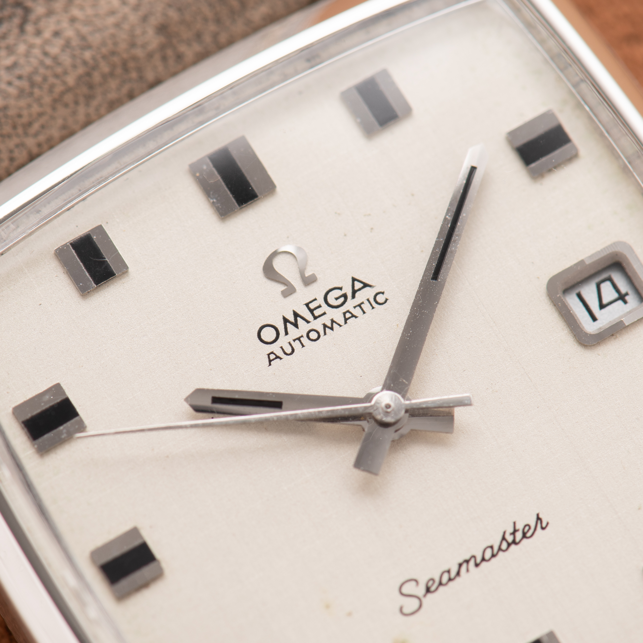 View of Omega Automatic Seamaster "Linen dial" Réf 166.042 11-70 from 1969