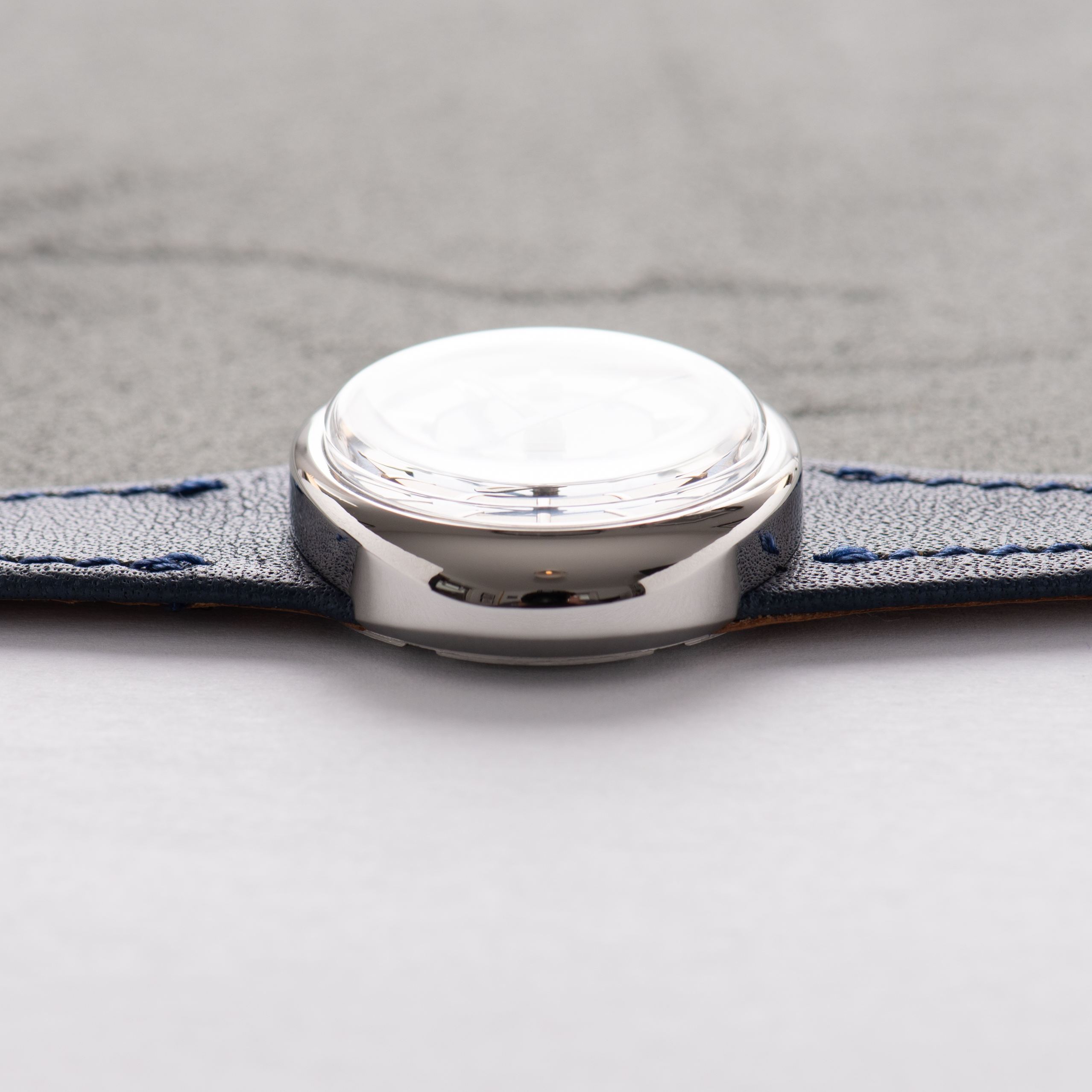 View of Omega Automatic Genève Dynamic Woman Date Grey/blue Dial Réf 566.015 from 1971