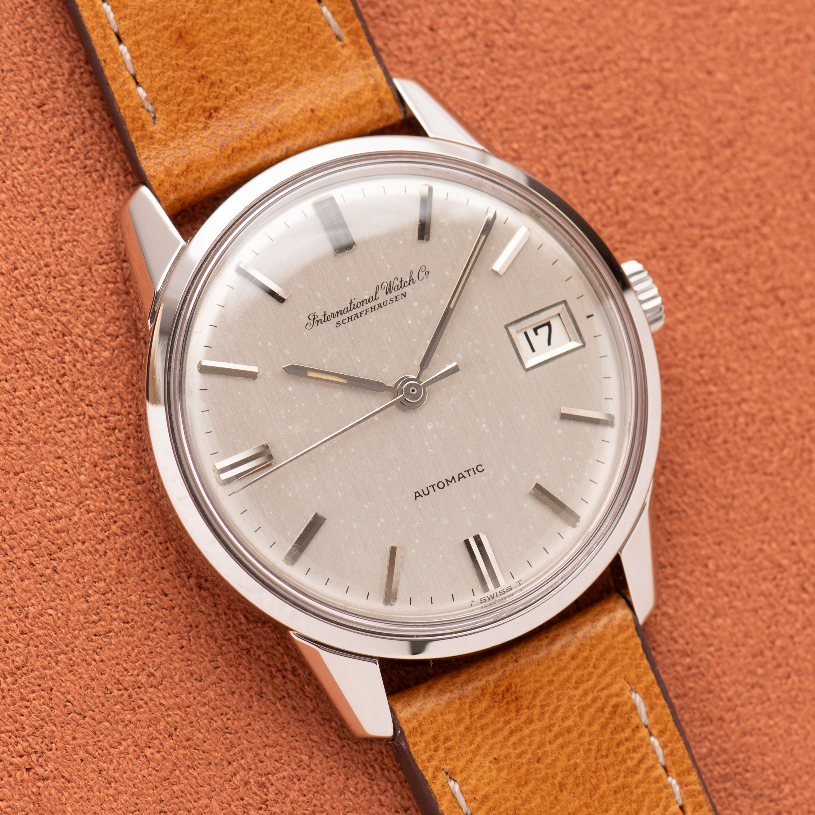 Vue de IWC International Watch Co Schaffhausen Automatic Silver Dial réf R810A