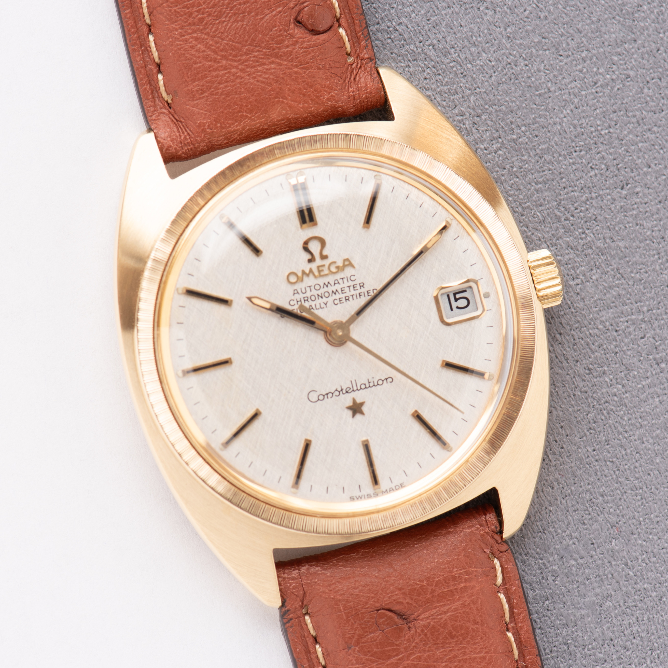 Vue de Omega Automatique Constellation C shape "Linen Dial" 18K — Réf 168.009/017—1969