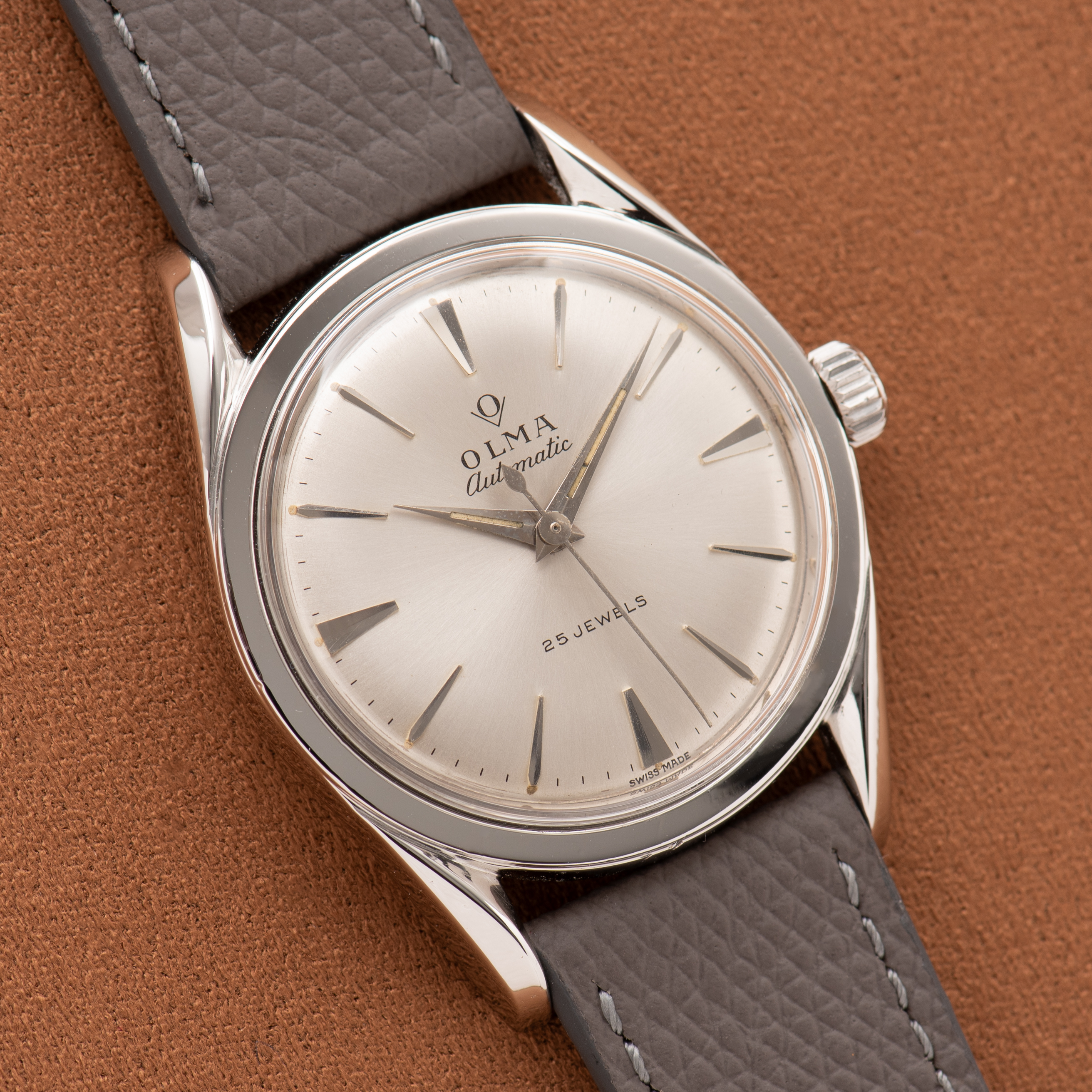 Vue de Olma Caravelle Automatic 25jewels Super Compressor "Twisted Lugs"