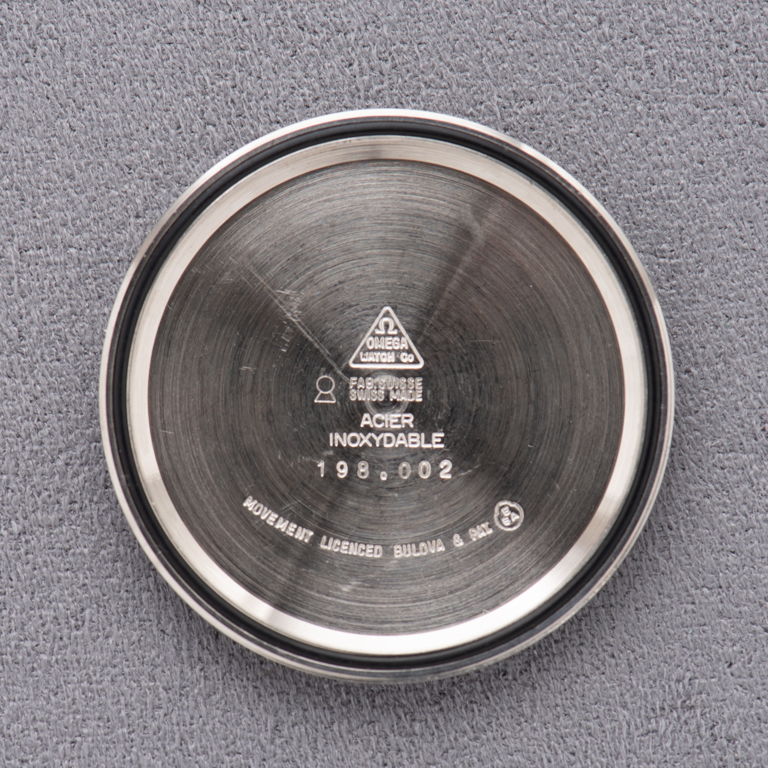 Vue de Omega Constellation Chronometer Electronic F300Hz from 1970 Ref 198.002