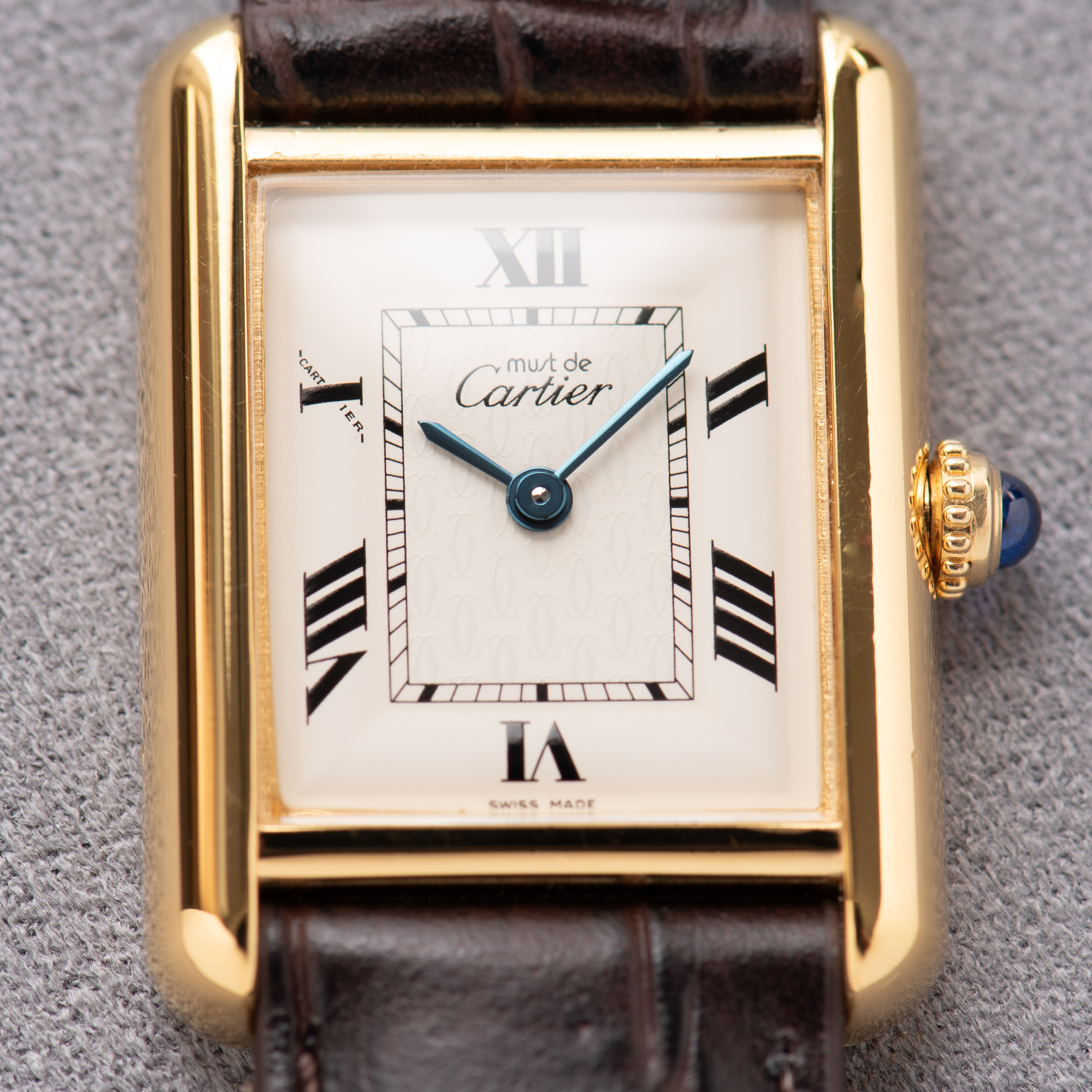 Zicht op Cartier Must de Tank Vermeil Ref 2415 vanaf 1990