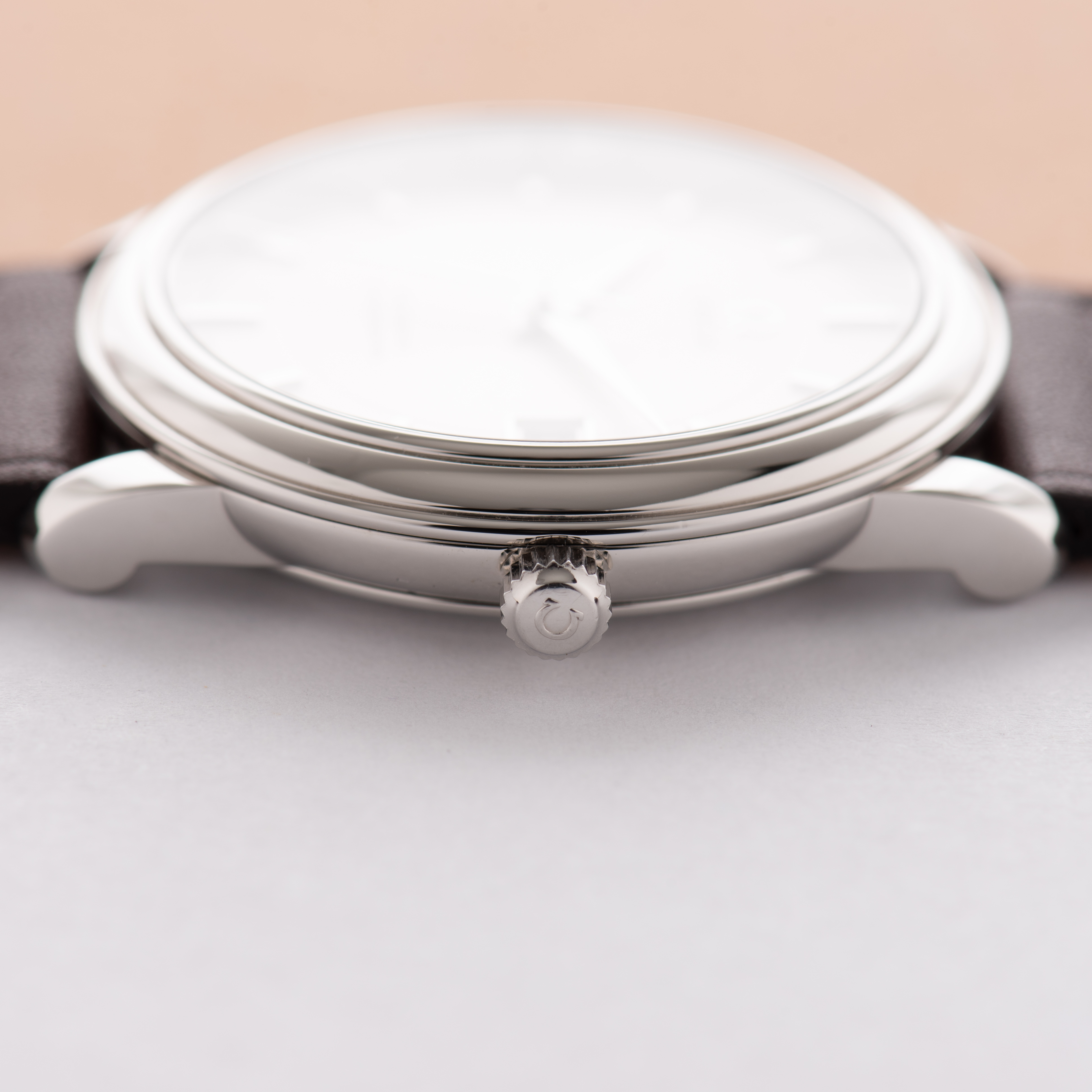 Zicht op Omega De Ville Prestige Automatic Datum Ref 168.1050 cal 1120 uit 2007