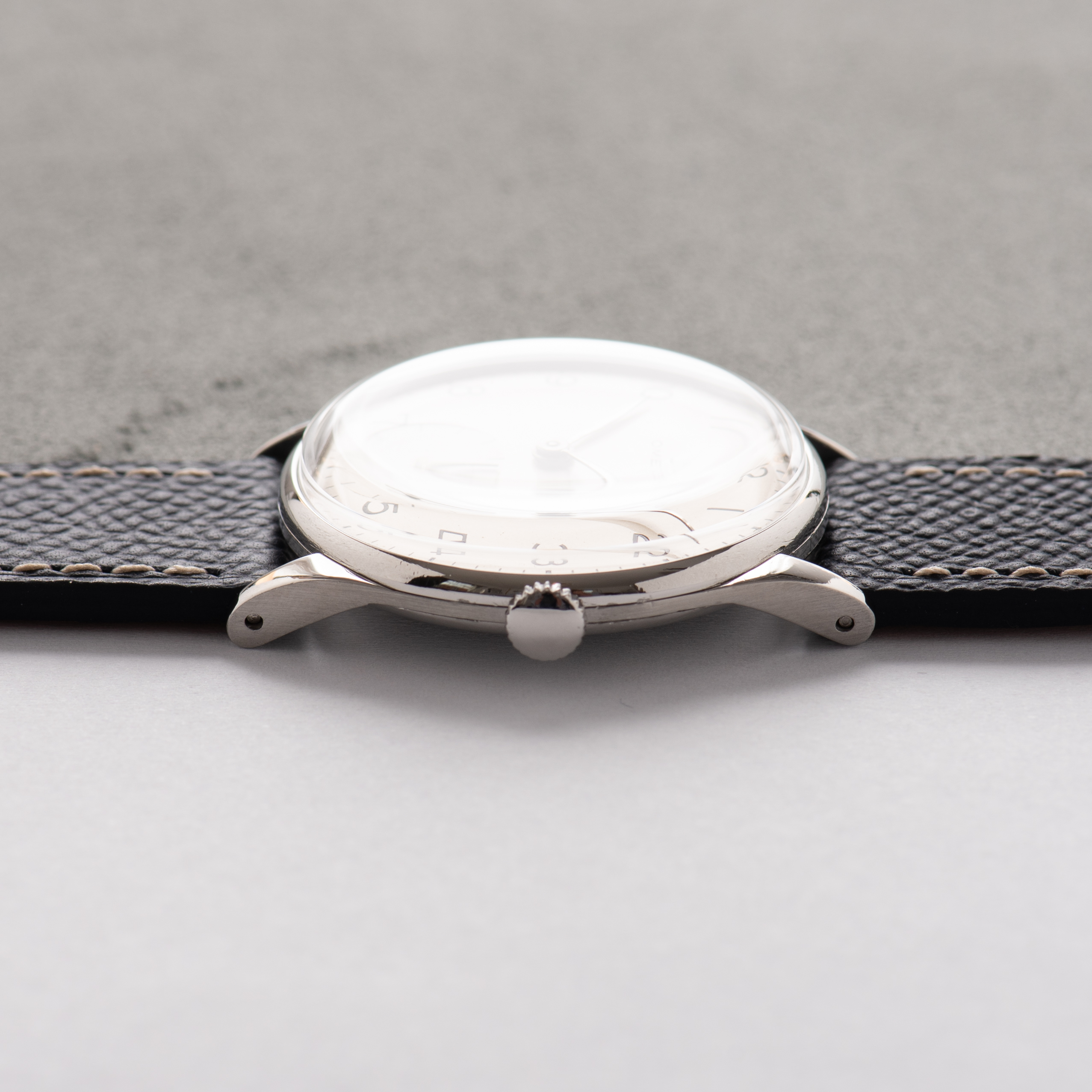 View of Omega Dress Watch Steel réf 2405-2 from 1944