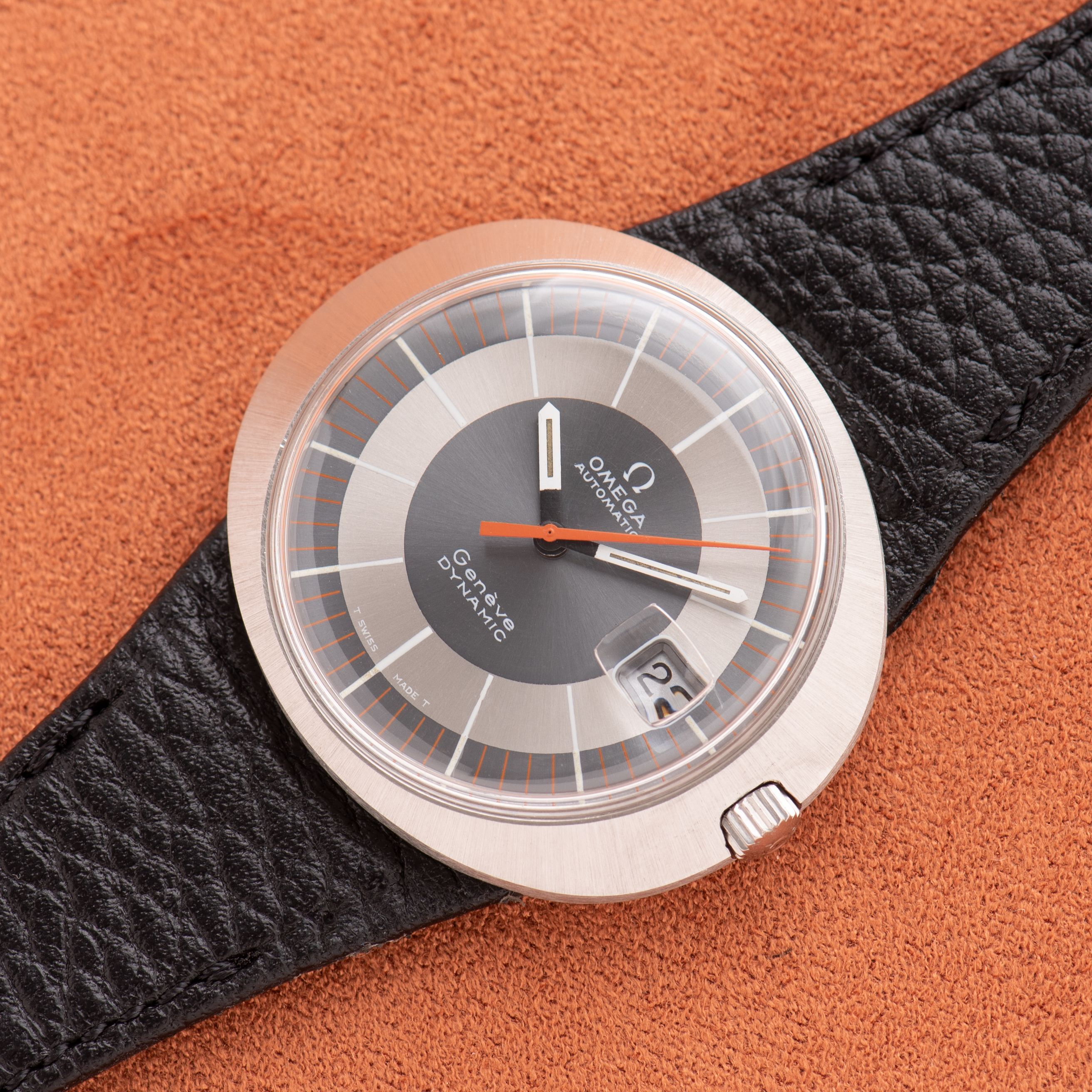 Zicht op Omega Geneva Dynamic Automatic Grey Dial vanaf 1072 Ref 166.039