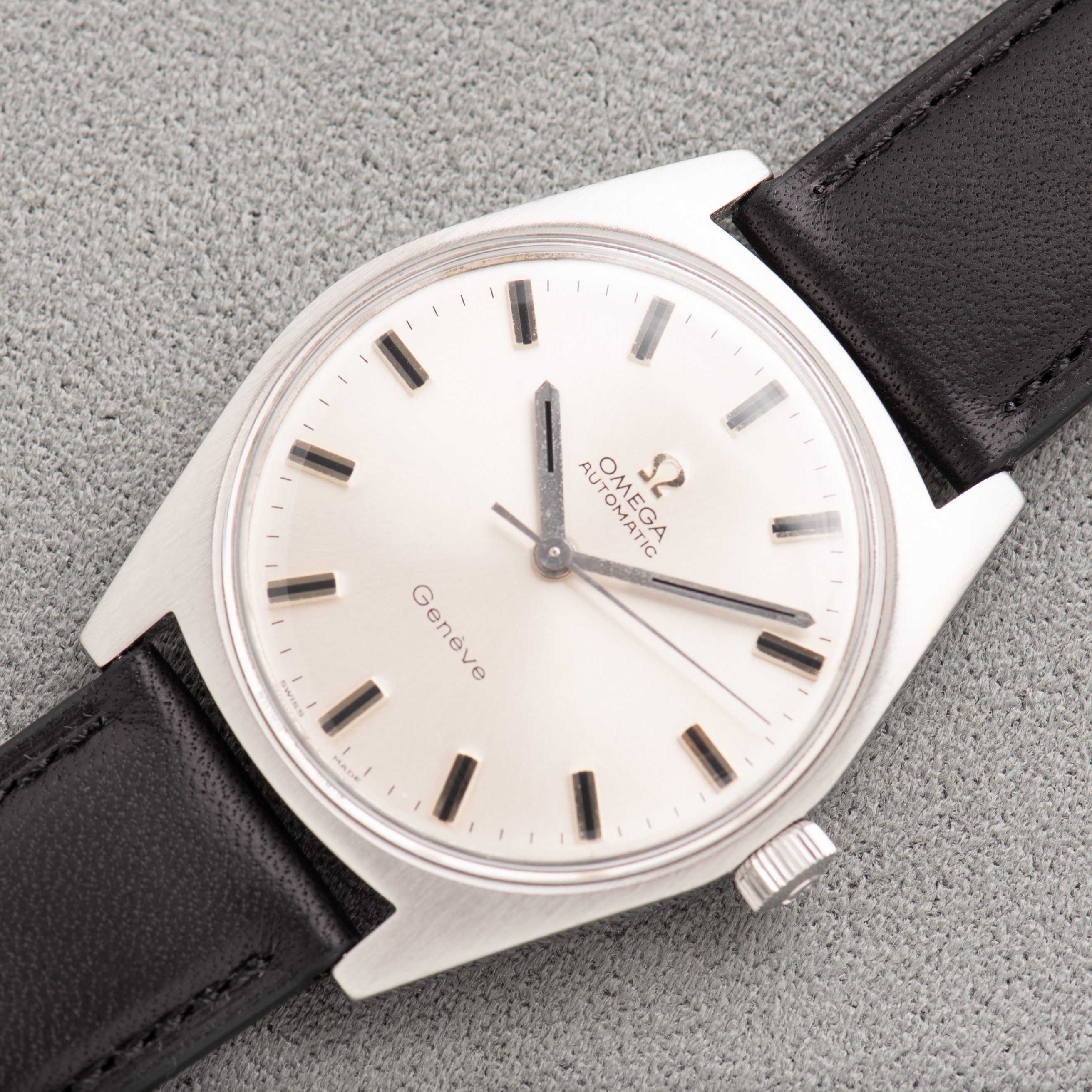 Vue de Omega Genève Automatic Silver Dial – Réf. 165.041 – 1968
